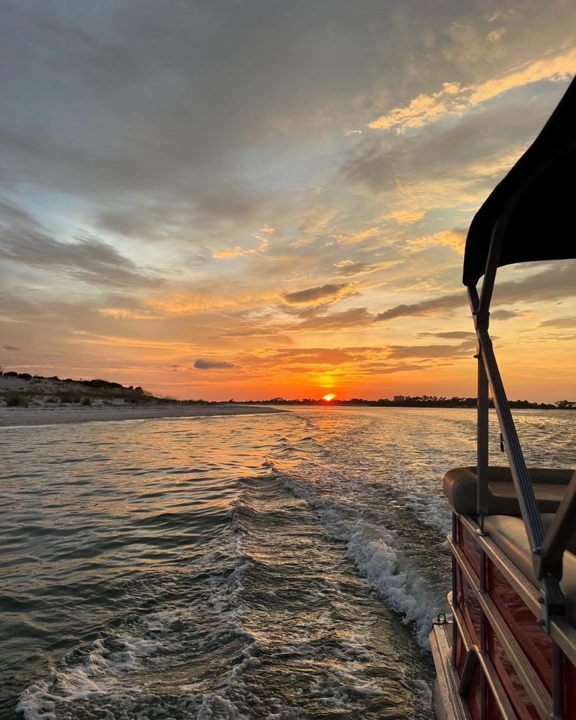 Gulf Coast Sunset Cruise to Shell Island: Dolphin Watching and Evening Light