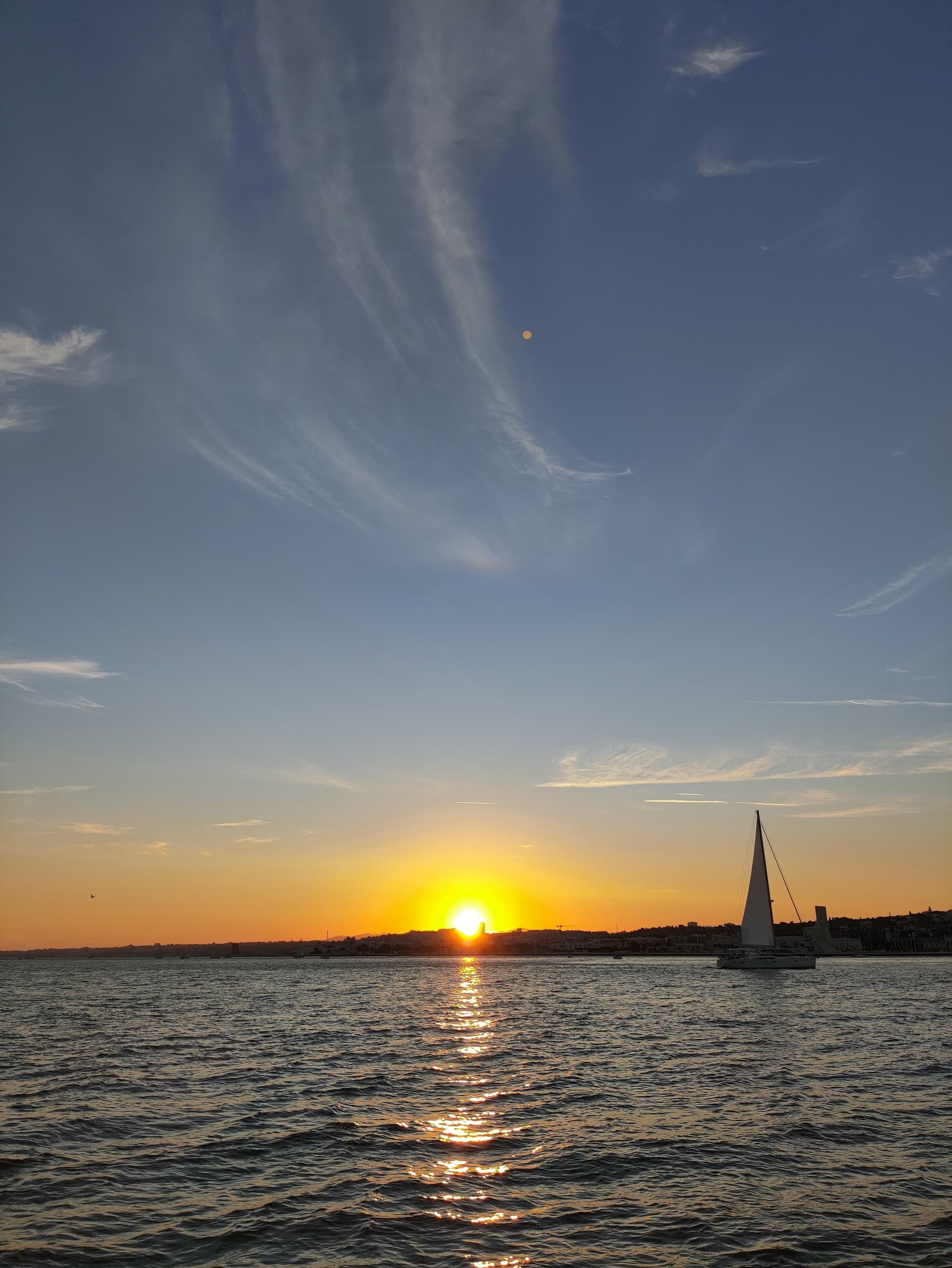 Sunset Sailing Trip at Tejo River with Bluemotion