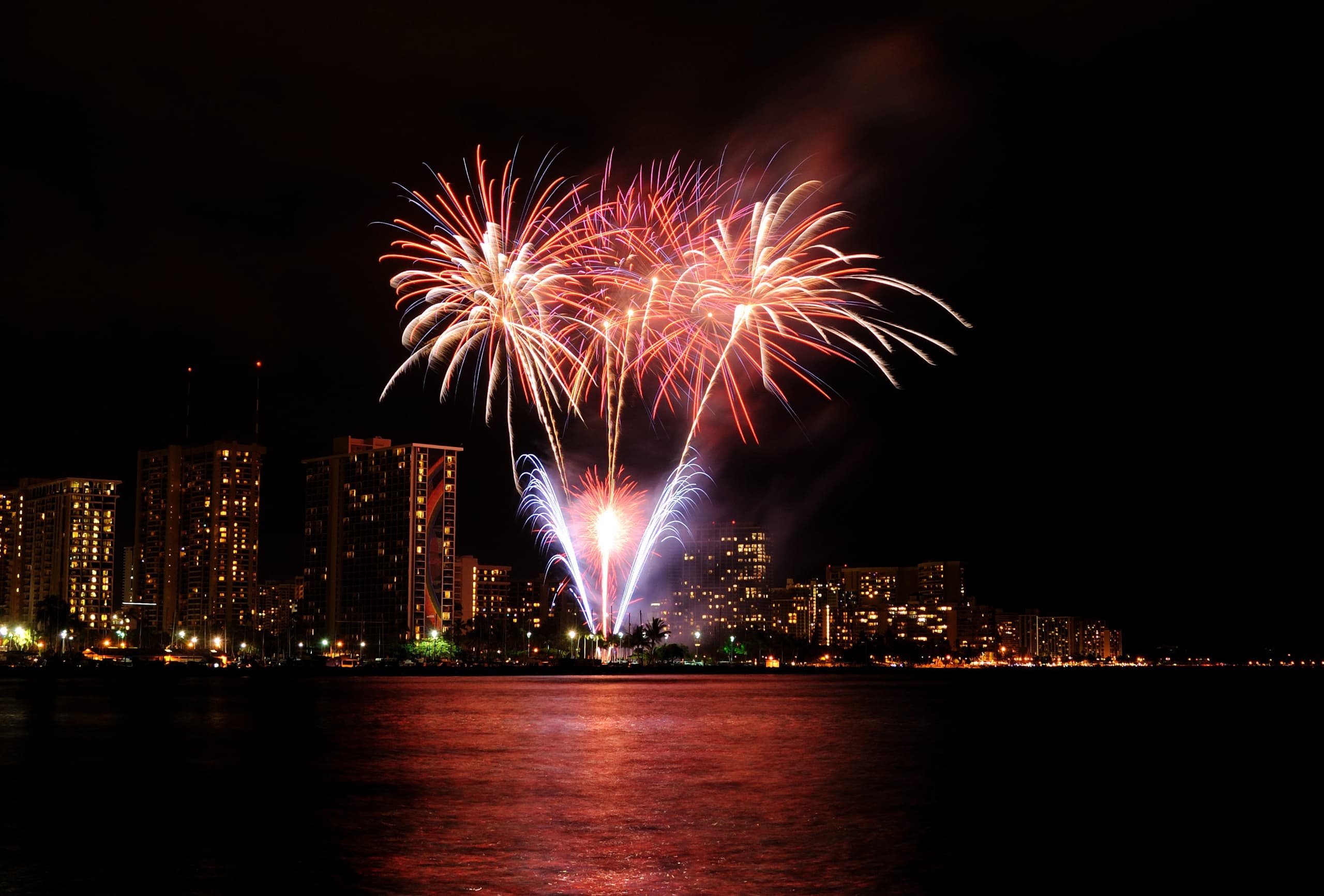 Waikiki Fireworks Cruise: Magical Nights in Honolulu