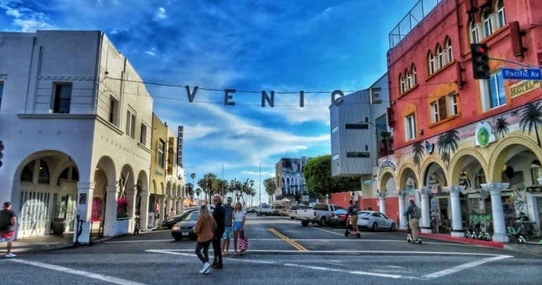 Customize Your Day on the LA Beach Tour: Hollywood, Venice & Santa Monica in Six Hours