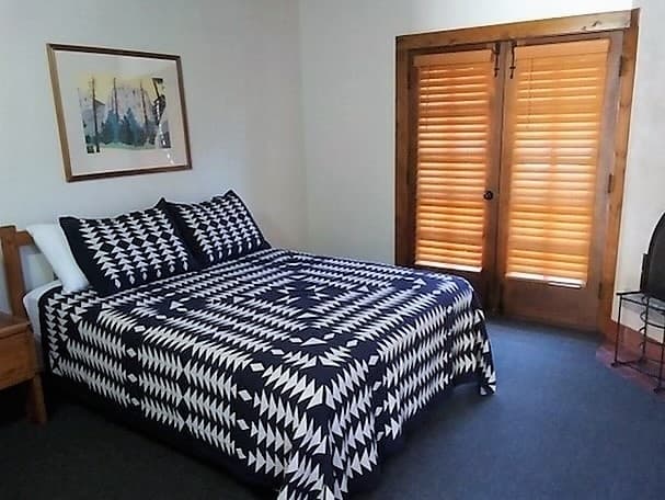 Luxury Lodge Stay at Monument Lake Resort