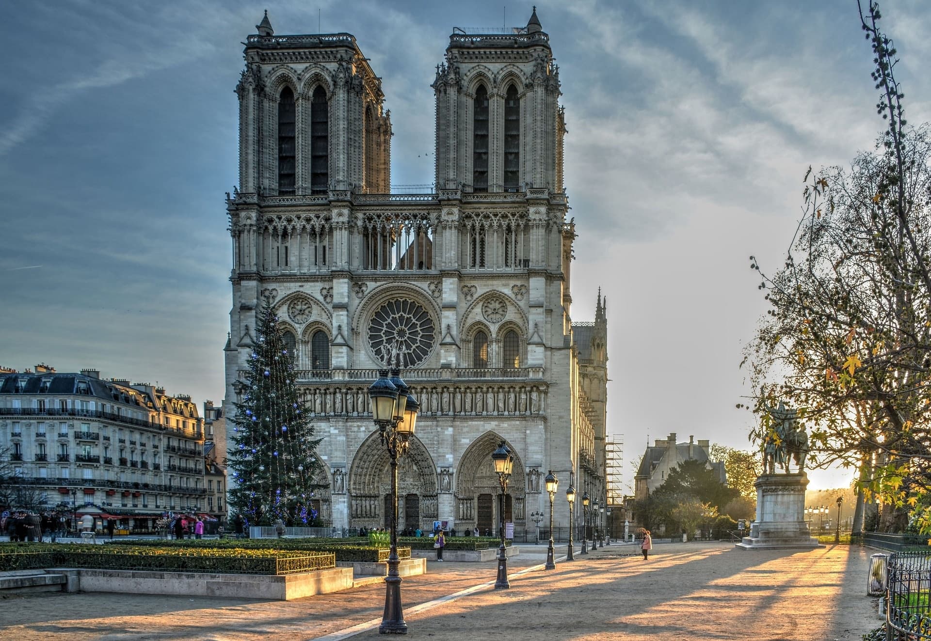 Notre Dame City Tour with Bonbon Tours in Paris