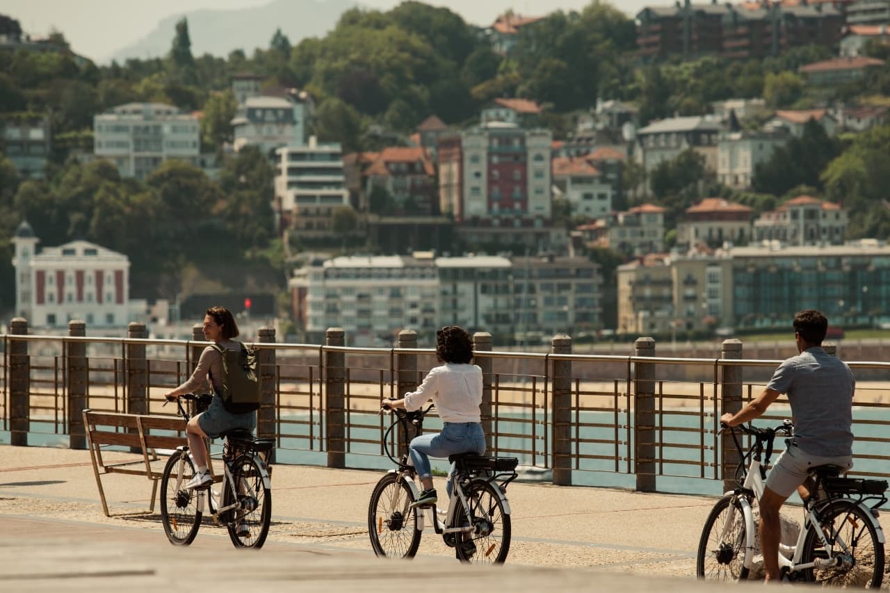 San Sebastián Electric Bike Tours & Pintxos by Ikusnahi