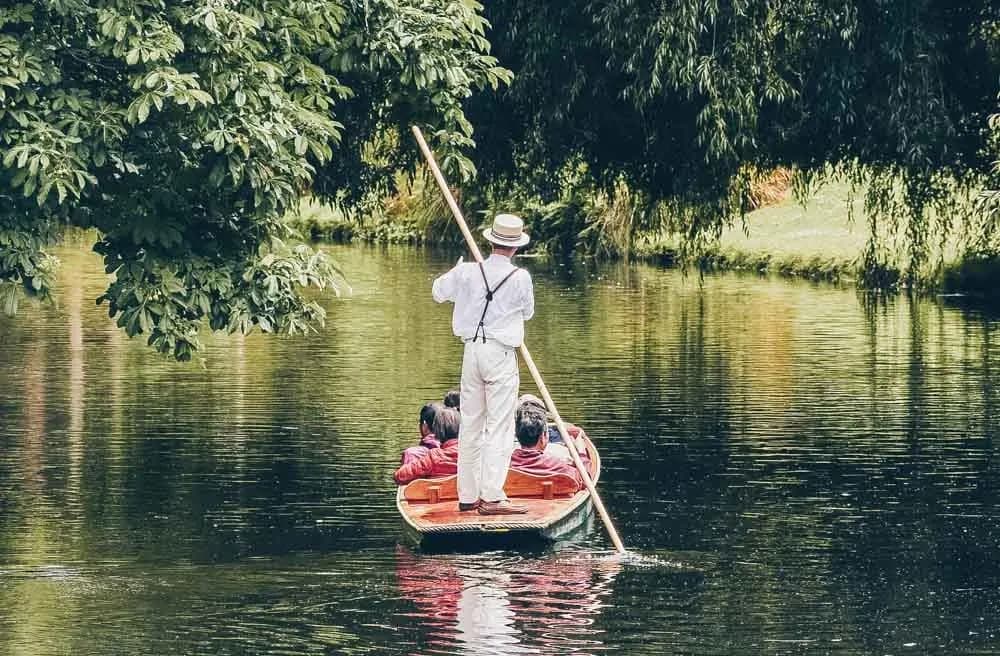 Private Punting Tour on the Cherwell by Alumni Tours