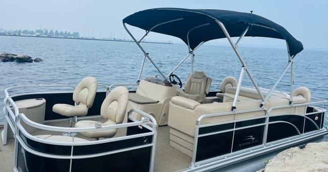 22' Big Bennington Boat Rental in Erie, Pennsylvania