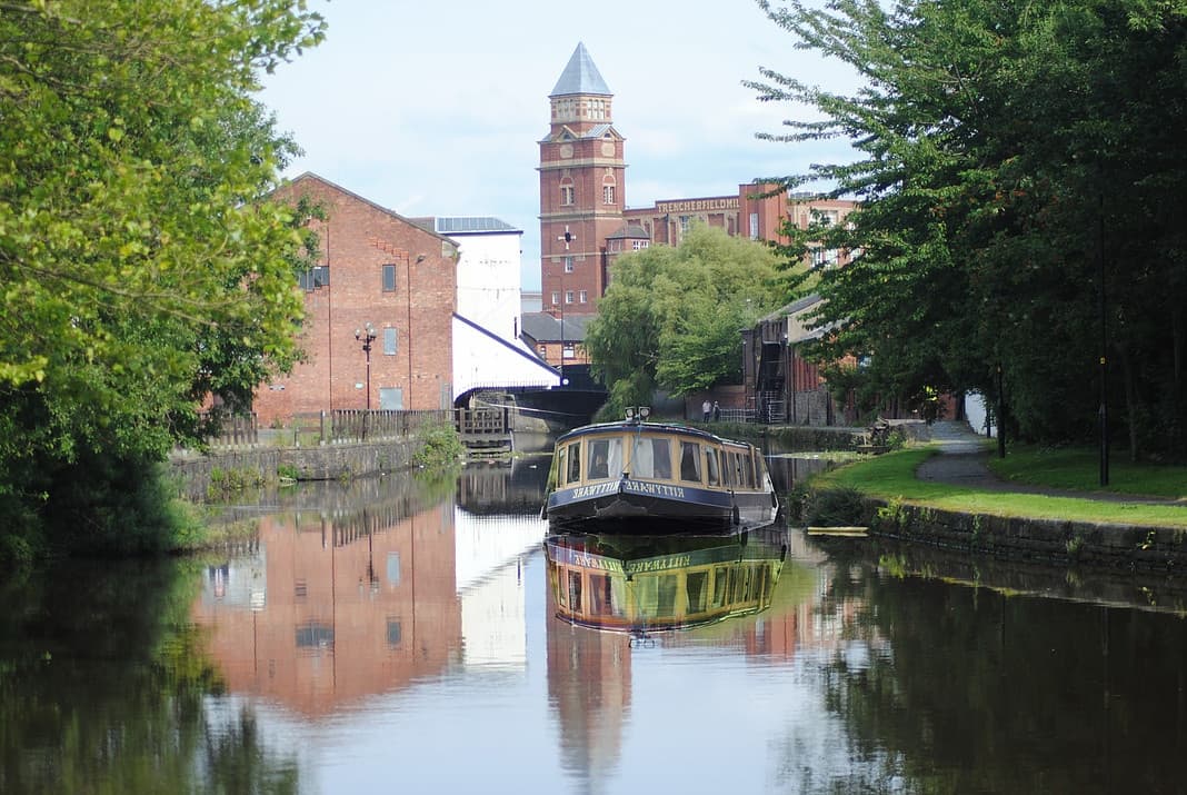 Water Activities: Sunday Roast Cruise at Kittywake Canal Cruises