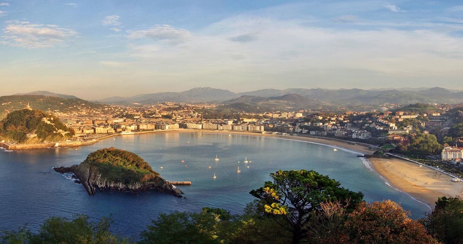 Panoramic La Concha Bay beach and cityscape in San Sebastián