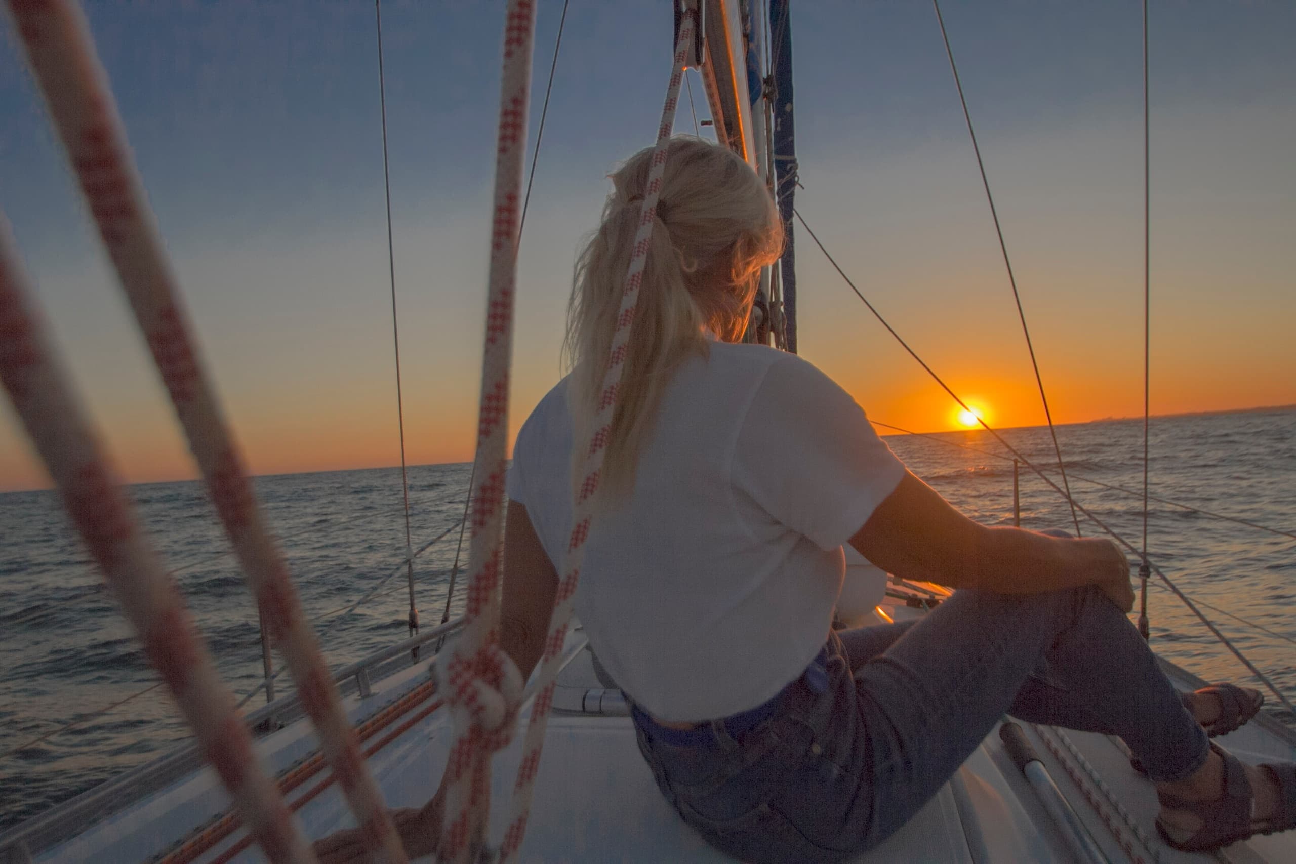Silent Sailing Across Cádiz Bay: Two-Hour Private Yacht Experience photo 2