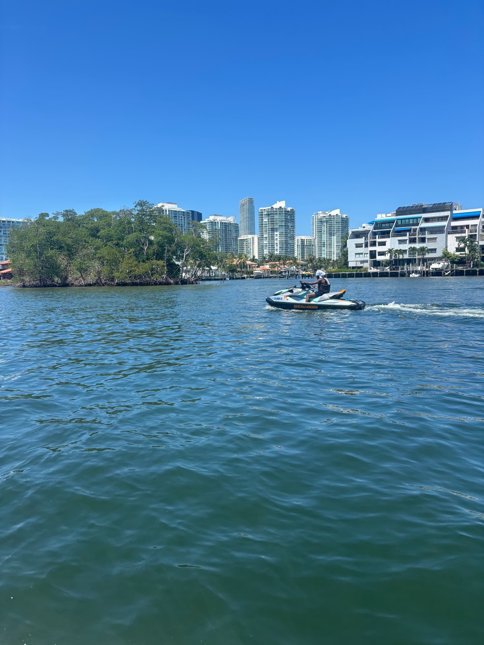 Shuttle to Haulover Sandbar: Miami’s Waist-Deep Turquoise Escape