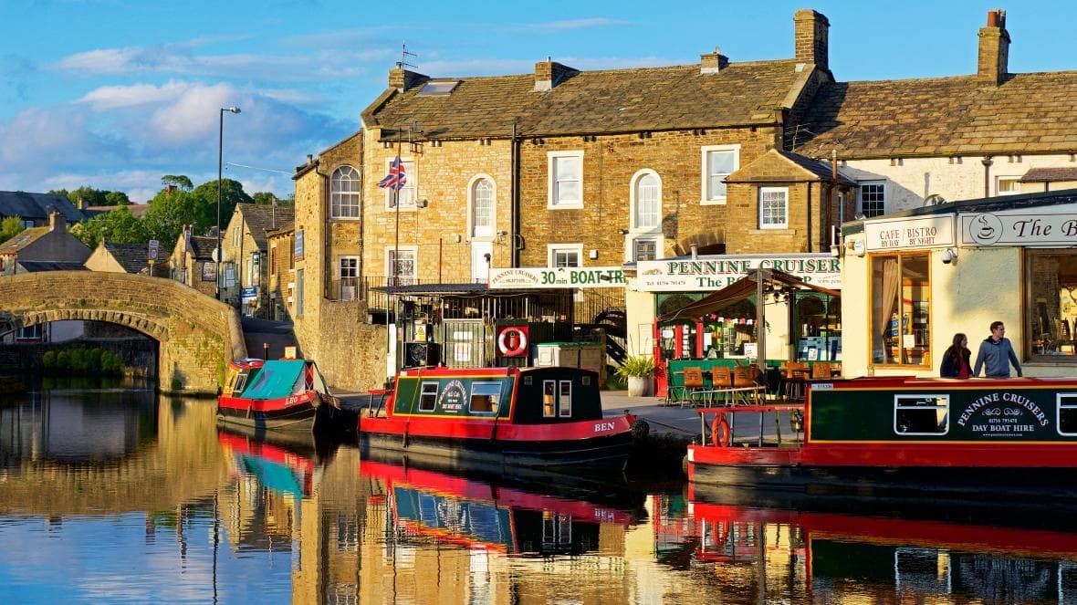 Land Adventures in Skipton with Lloyds Coaches