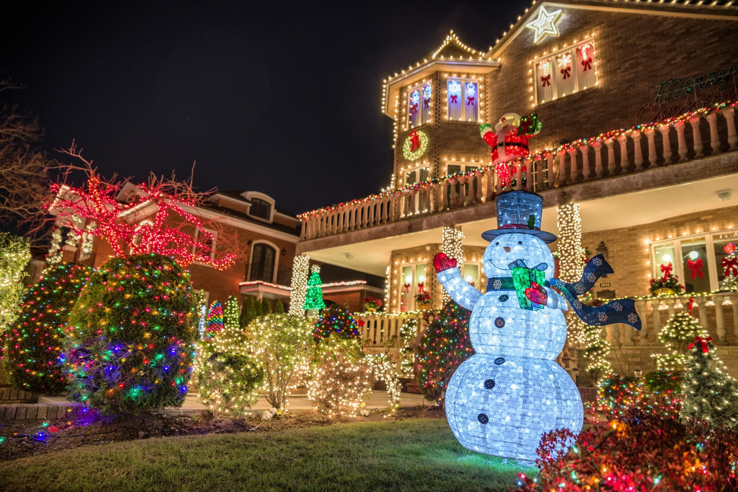 Holiday Lights & Hot Cocoa with Walks NYC in Dyker Heights