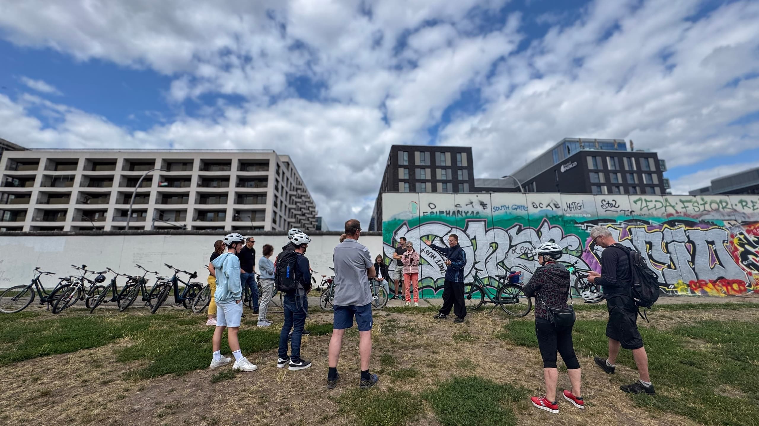 Bike Tour in Berlin with FREE BERLIN - Authentische Radtouren