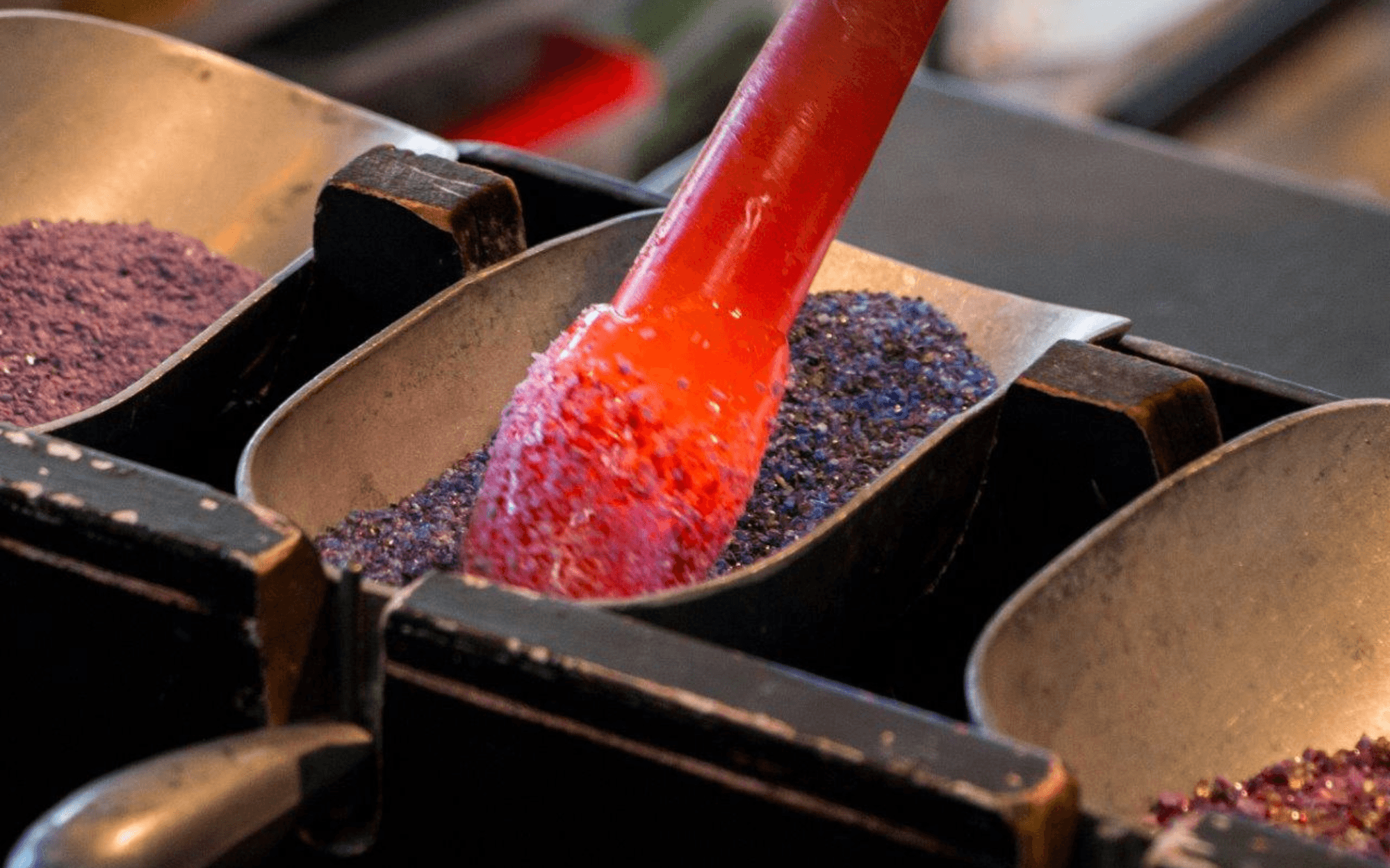 Rotorua Glassblowing Colour Application Workshop — Weekend Hot-Glass Colour Techniques photo 1