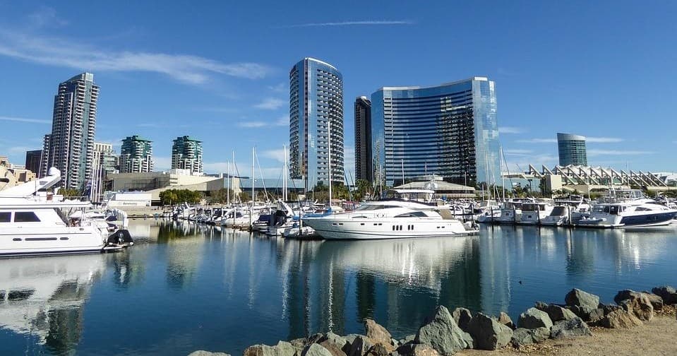 Seaport & Little Italy Easy 4-Mile Running Tour in San Diego