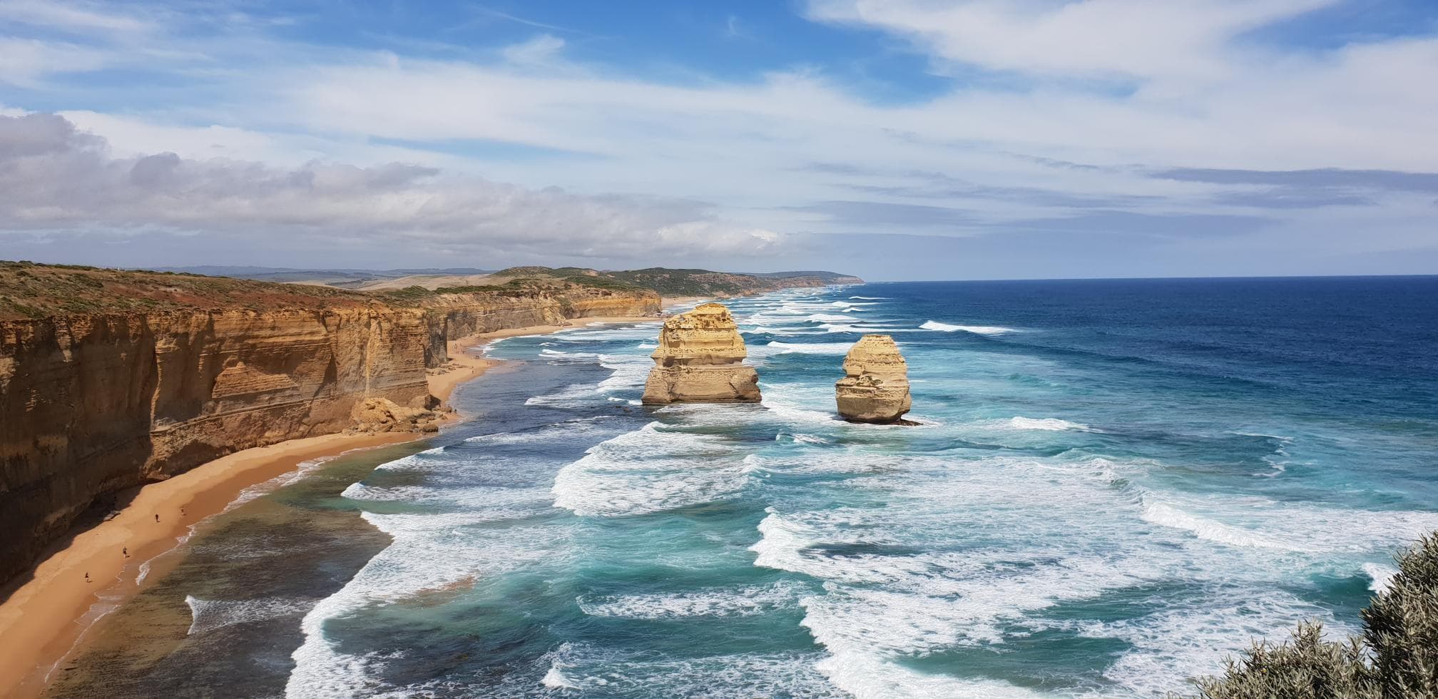 Panoramic Twelve Apostles sea stacks along Great Ocean Road