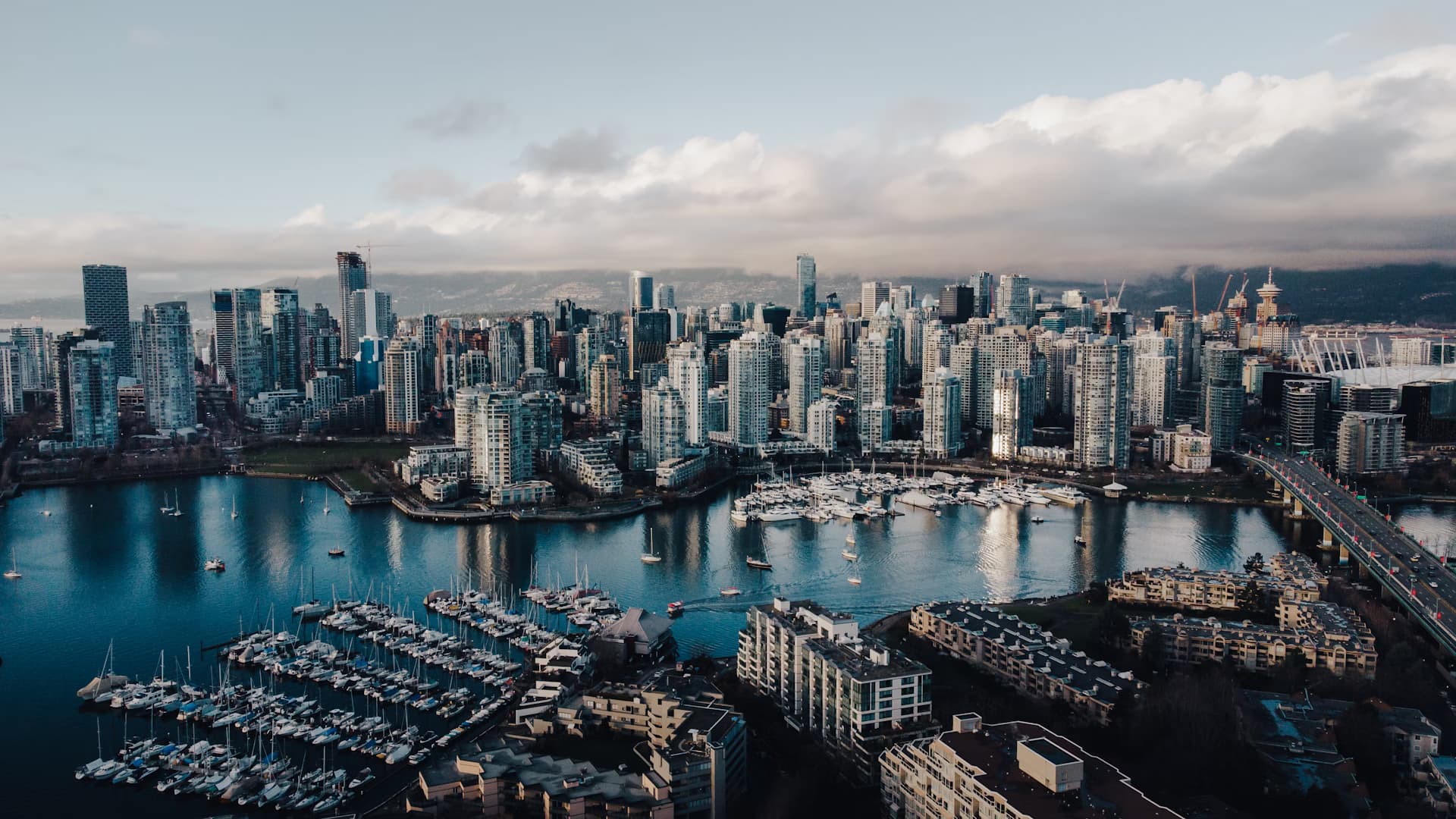 Vancouver Land Adventures: Guided City Highlights Tour