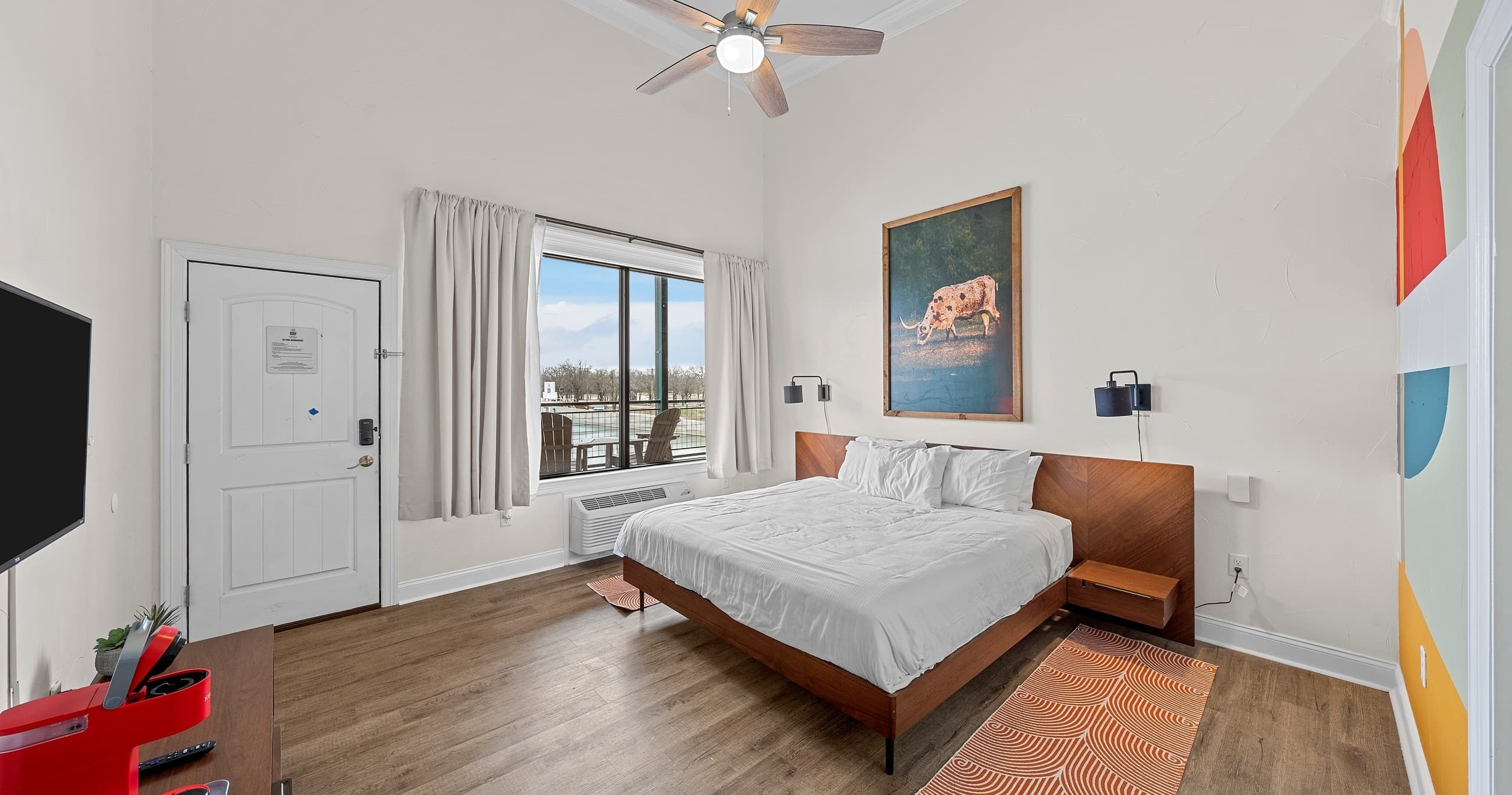 Wave View Hotel Rooms: Beachfront Stay in Waco, Texas