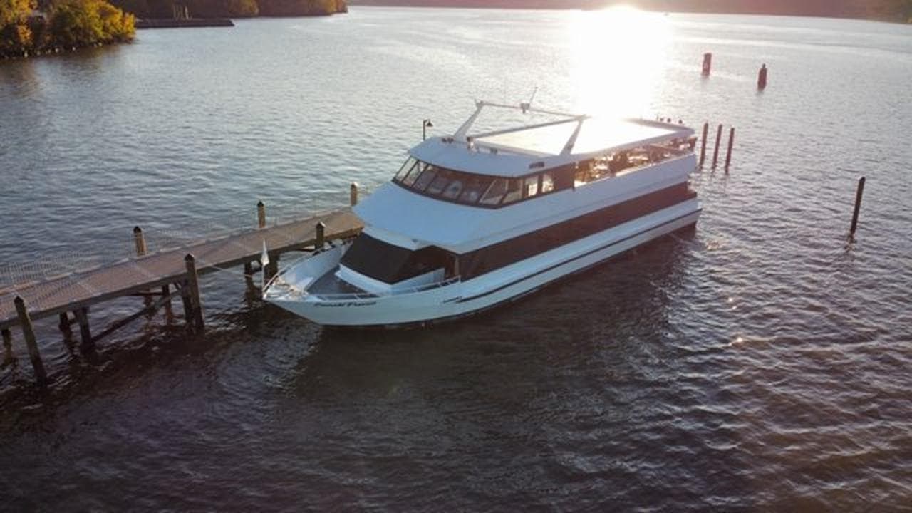 Hudson River Holiday Brunch Cruise from Peekskill — Festive Winter Views & Family-Friendly Sailing photo 4