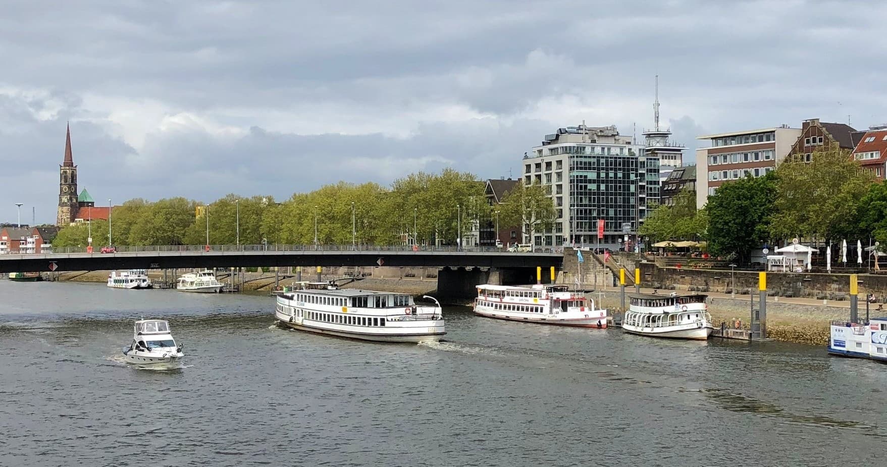 River Shuttle Service — Hal Över for Scenic Water Transit