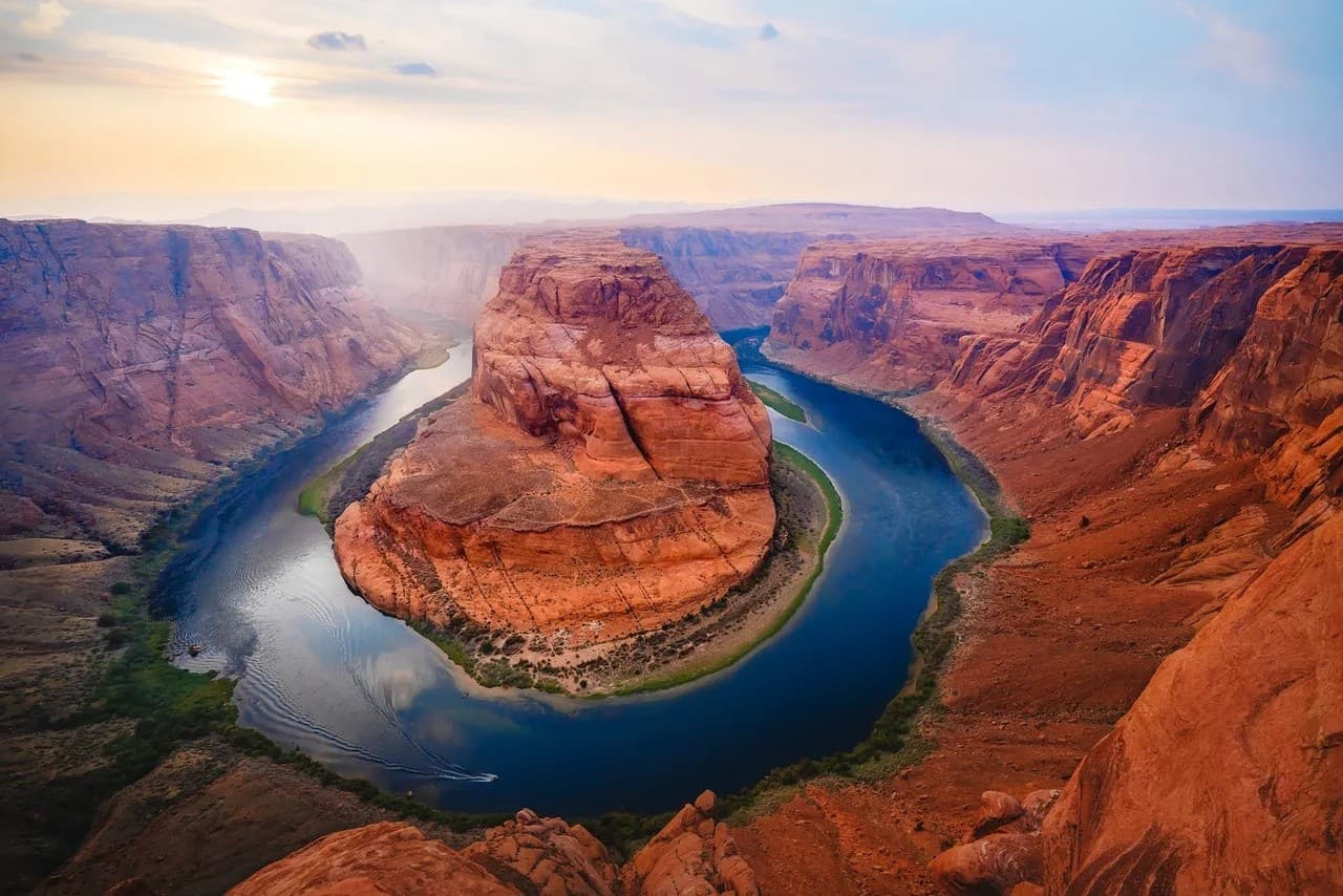 From Dinosaur Footprints to Horseshoe Bend Day Tour from Phoenix