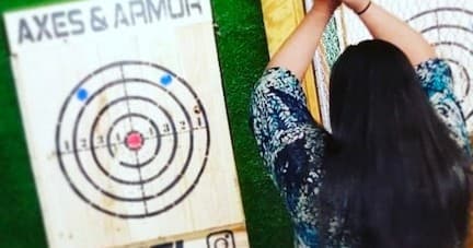 Master Urban Axe Throwing: 2-Hour Session in Fayetteville’s Top Indoor Venue