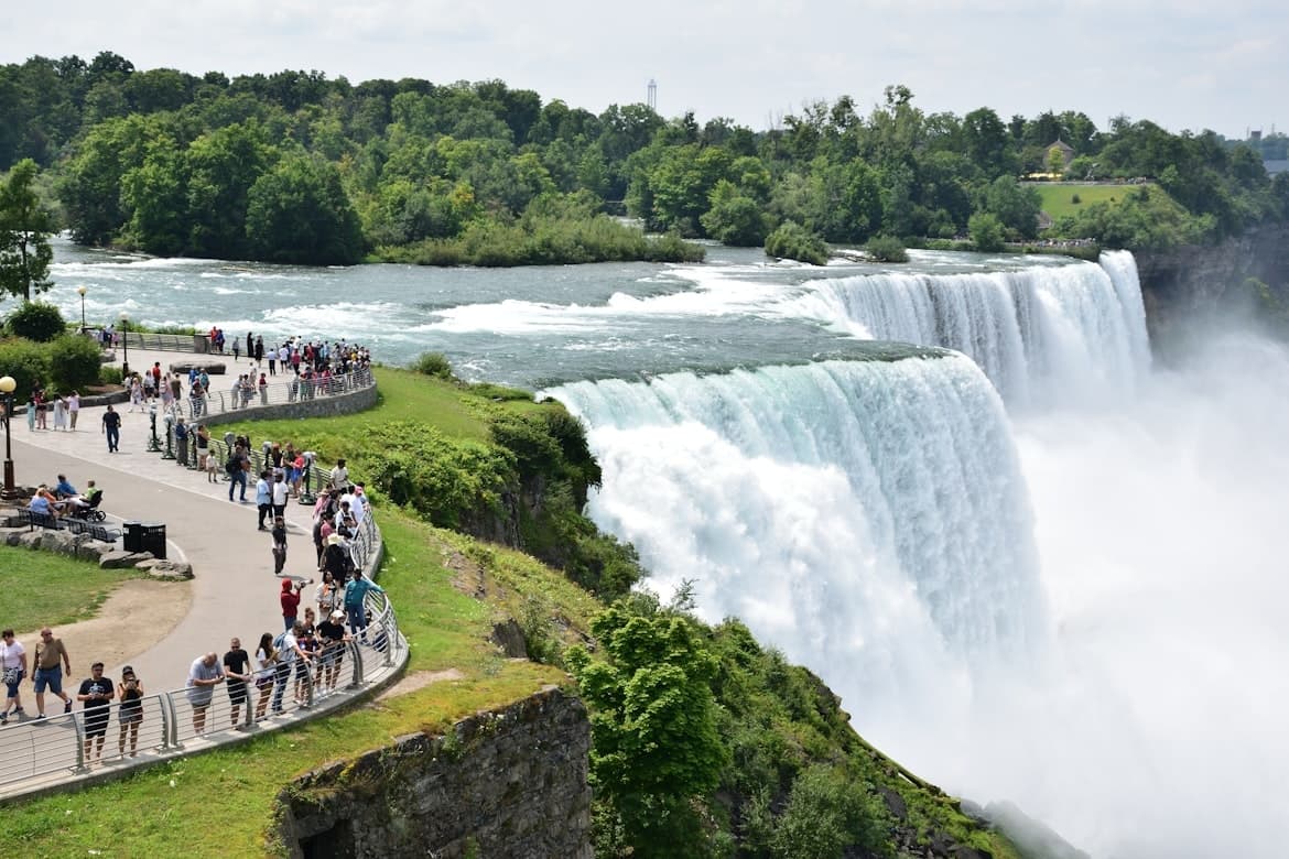 Into the Mist: Full-Day Niagara Falls Boat Tours, Hikes & Winery Stops