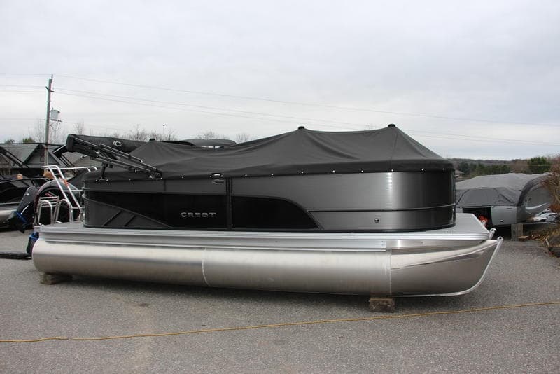 2023 Crest Classic DLX 220 SLC Boat Rental in Port Carling