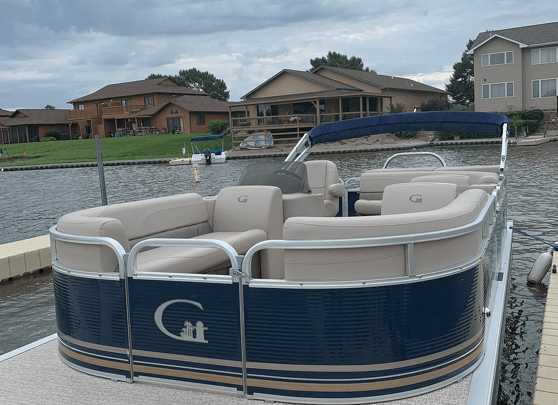 11 Passenger Pontoon Rental in Fort Pierre, South Dakota