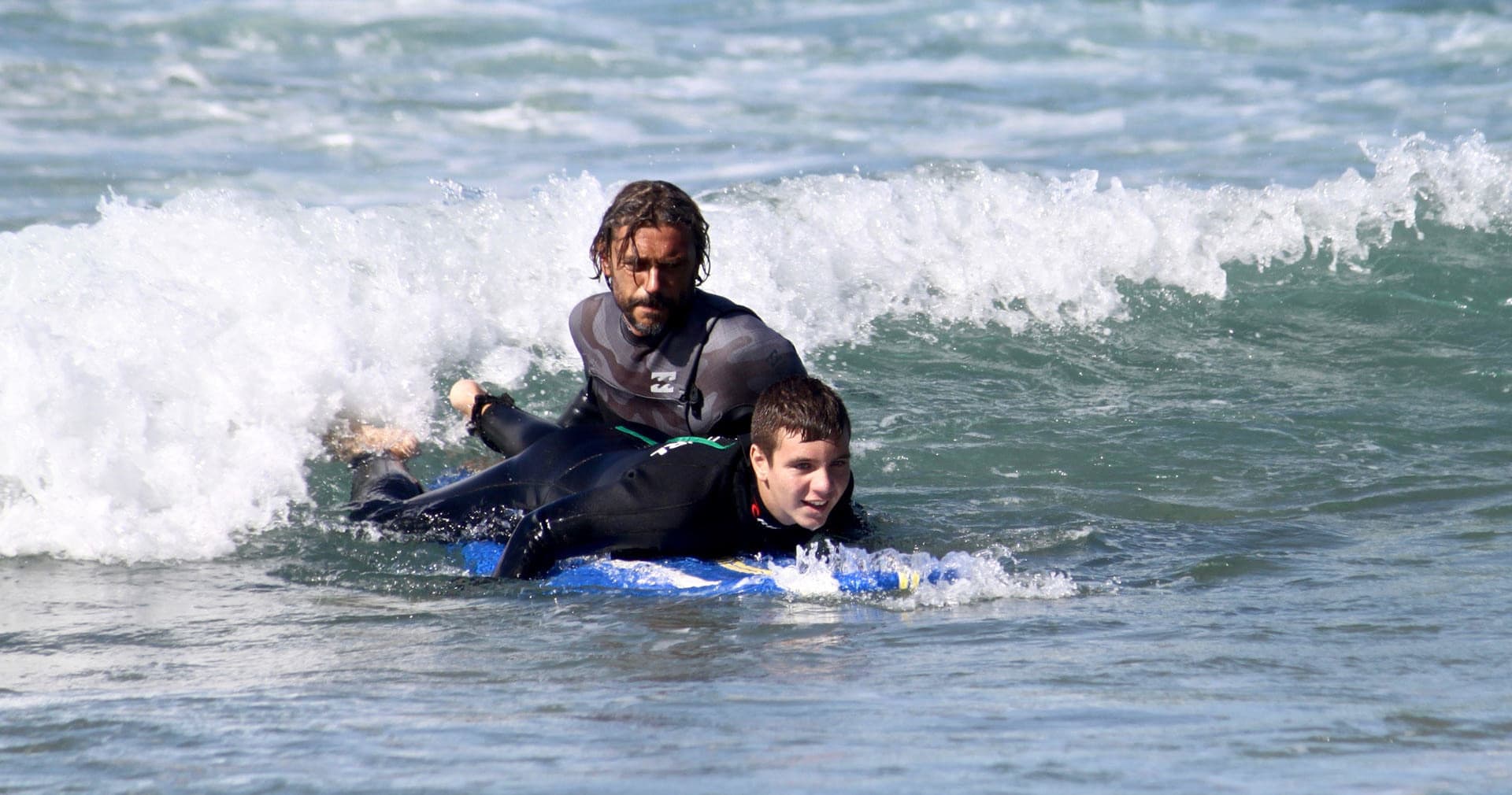 Learn to Surf in Costa da Caparica: 2-Hour Group Lesson for Beginners