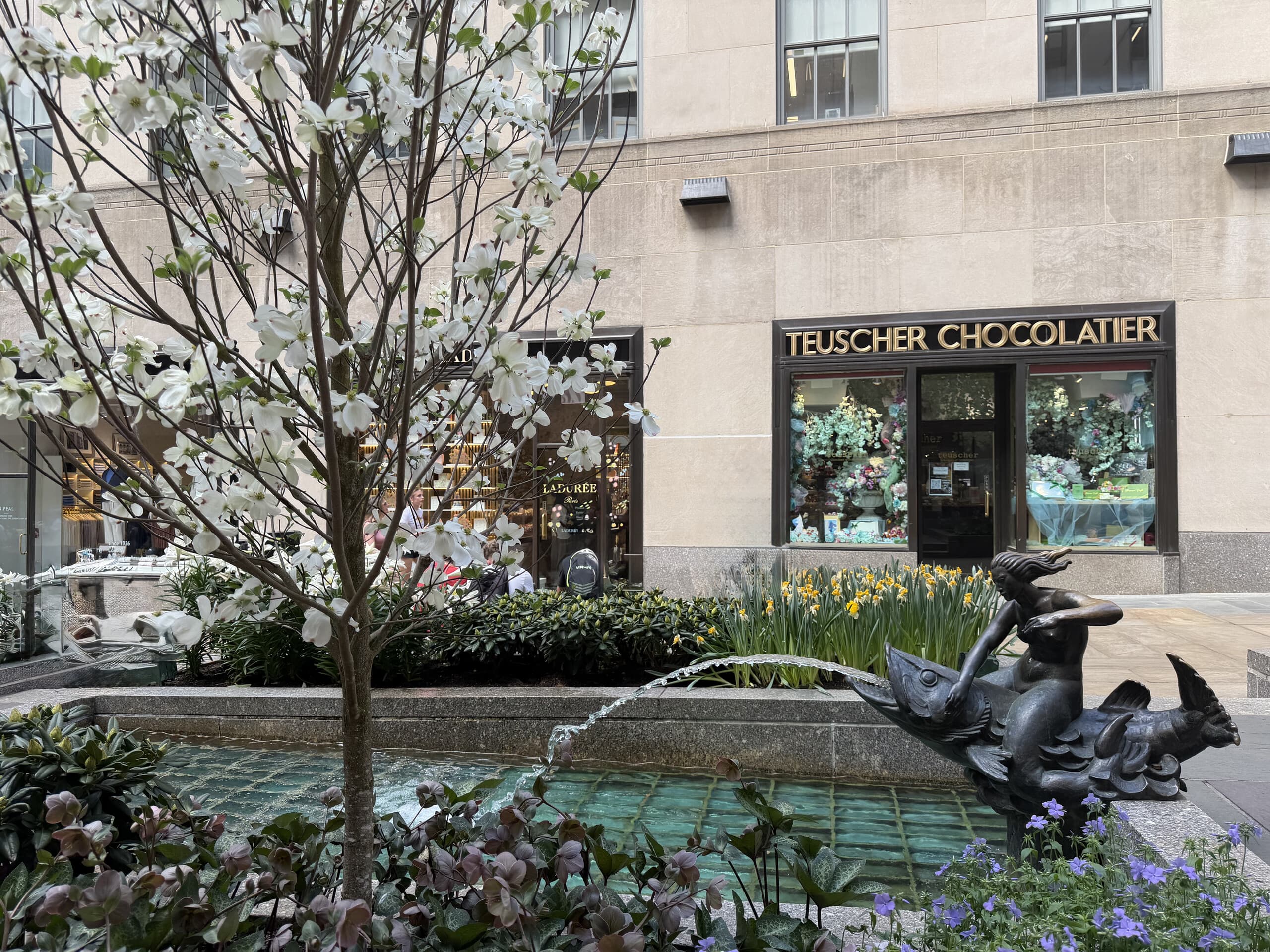 Inside Rockefeller Center: Midtown's Art Deco Walk photo 4