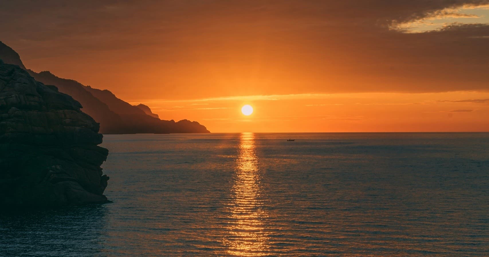 Accessible Coastal Cruise to Caldey Island from Saundersfoot