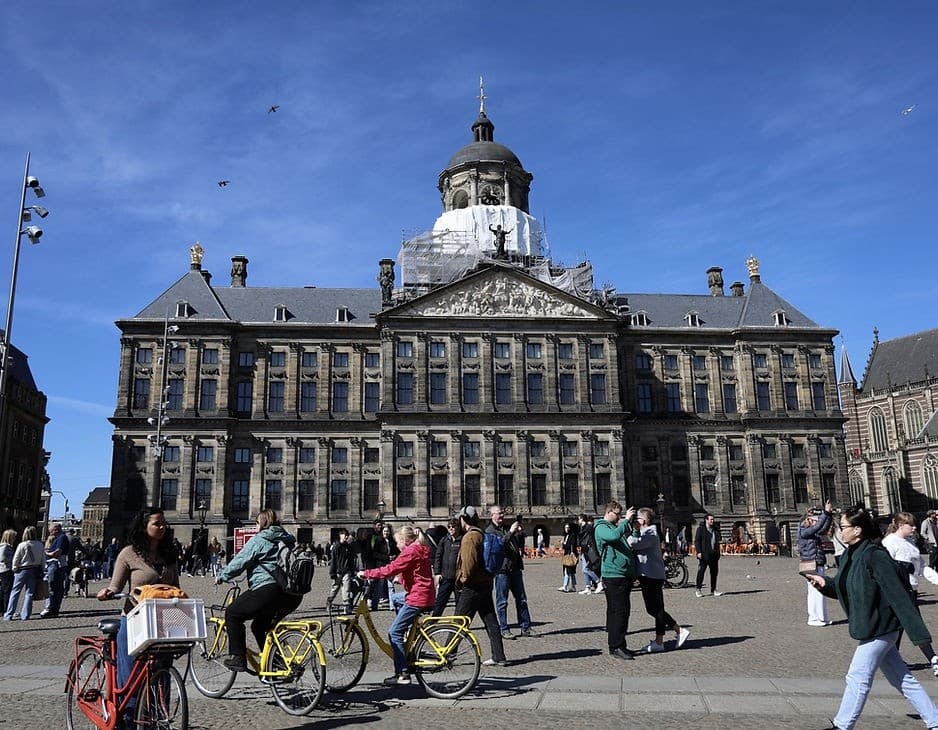 Two-Hour Amsterdam Walking Tour: Canals, VOC History and Canal House Architecture photo 1