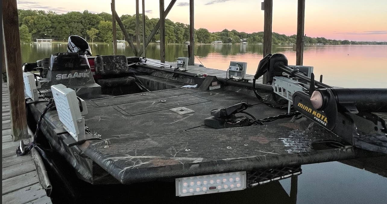 Bowfishing in Nashville with Rowdy's Wild Rides