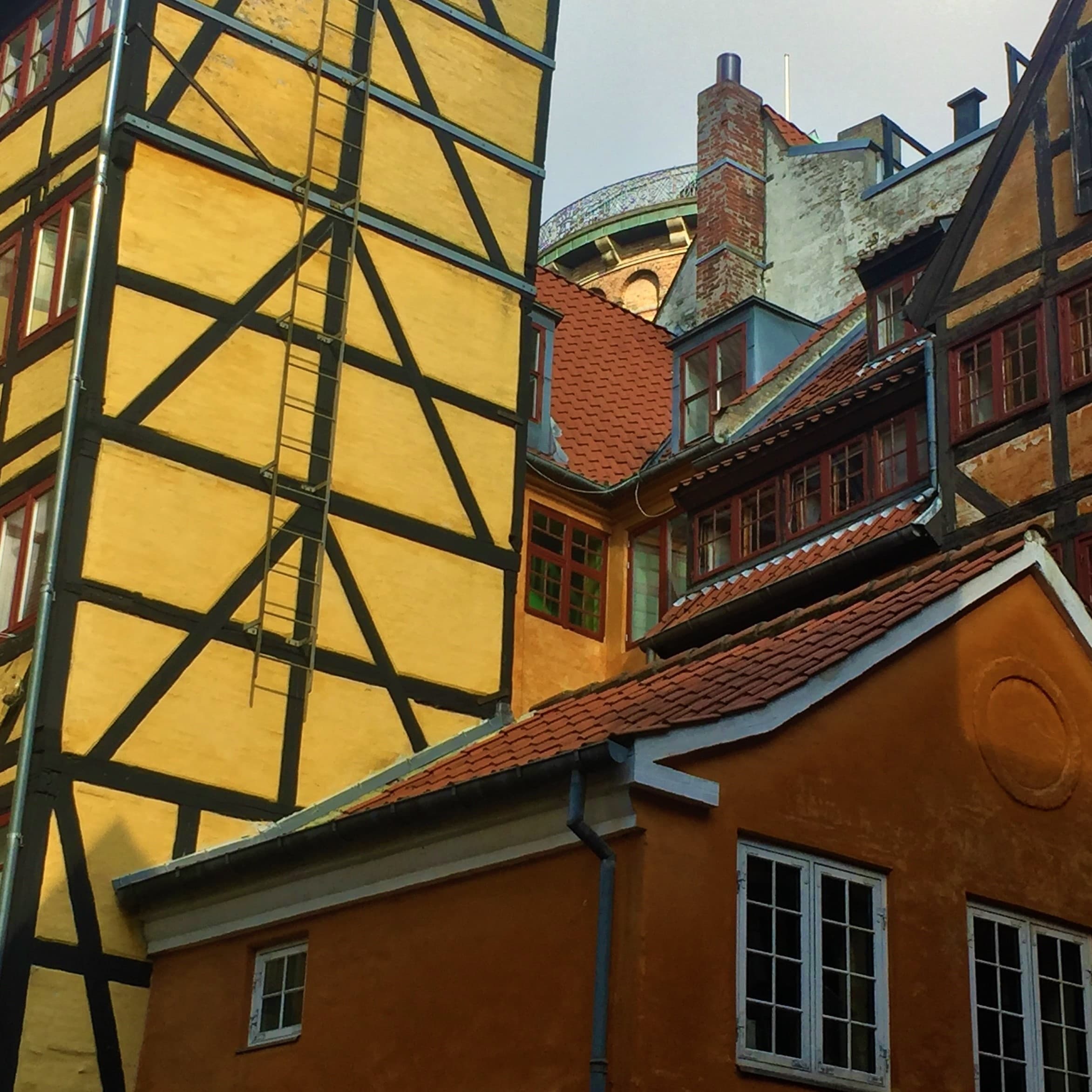 Hidden Courtyards & Parks Tour by Likander Company