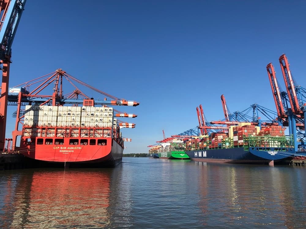 Harbor Water-Activities with Abenteuer Hafen in Hamburg