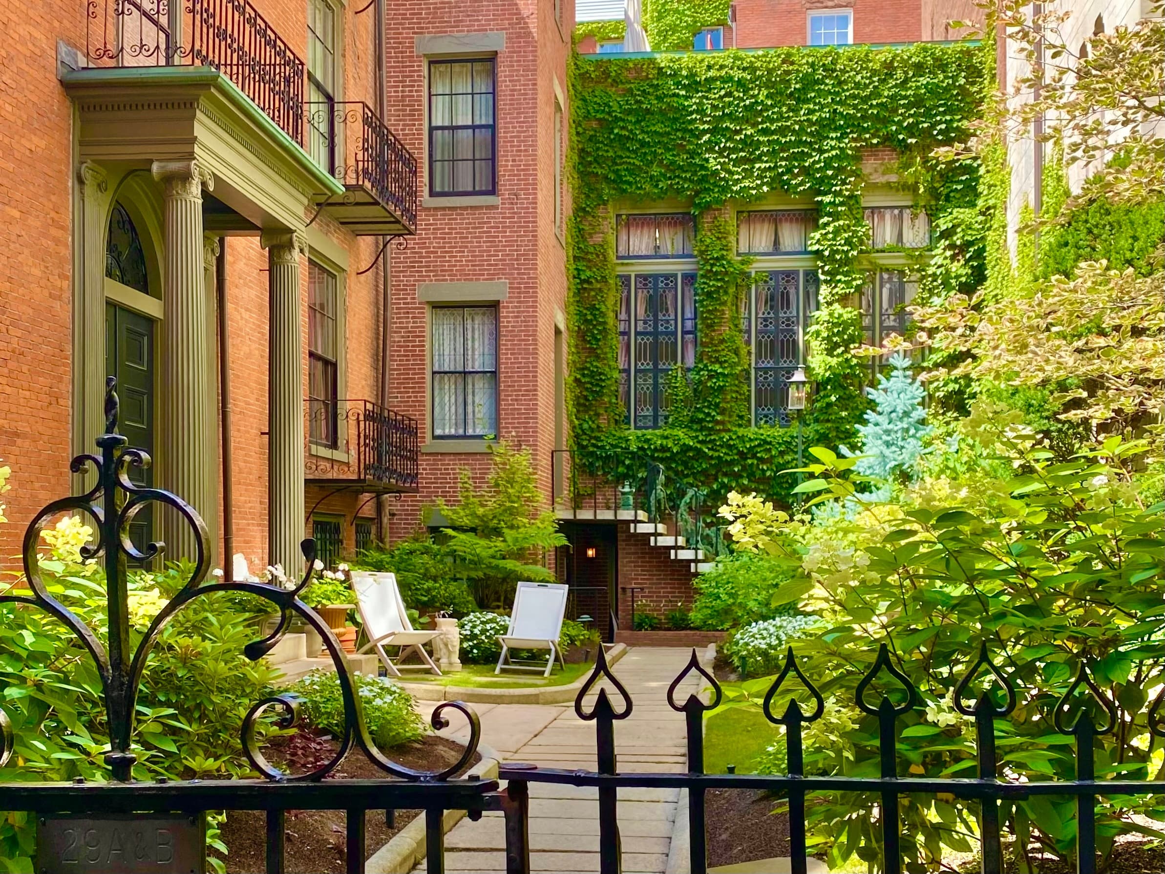 Grand Tour de Boston: Beacon Hill, Freedom Trail & Harvard in 5 Hours