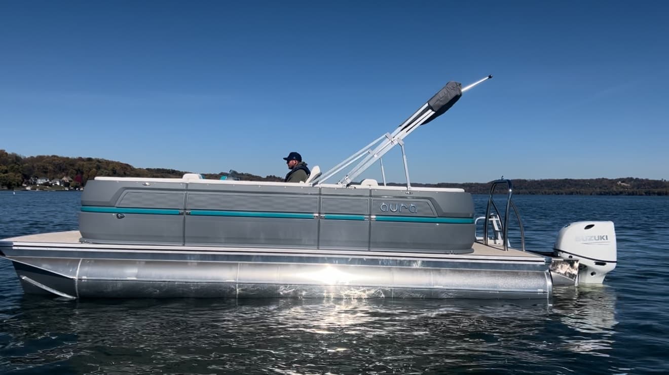 23' Aura Tritoon Boat Rentals at Long Level Marina, Wrightsville