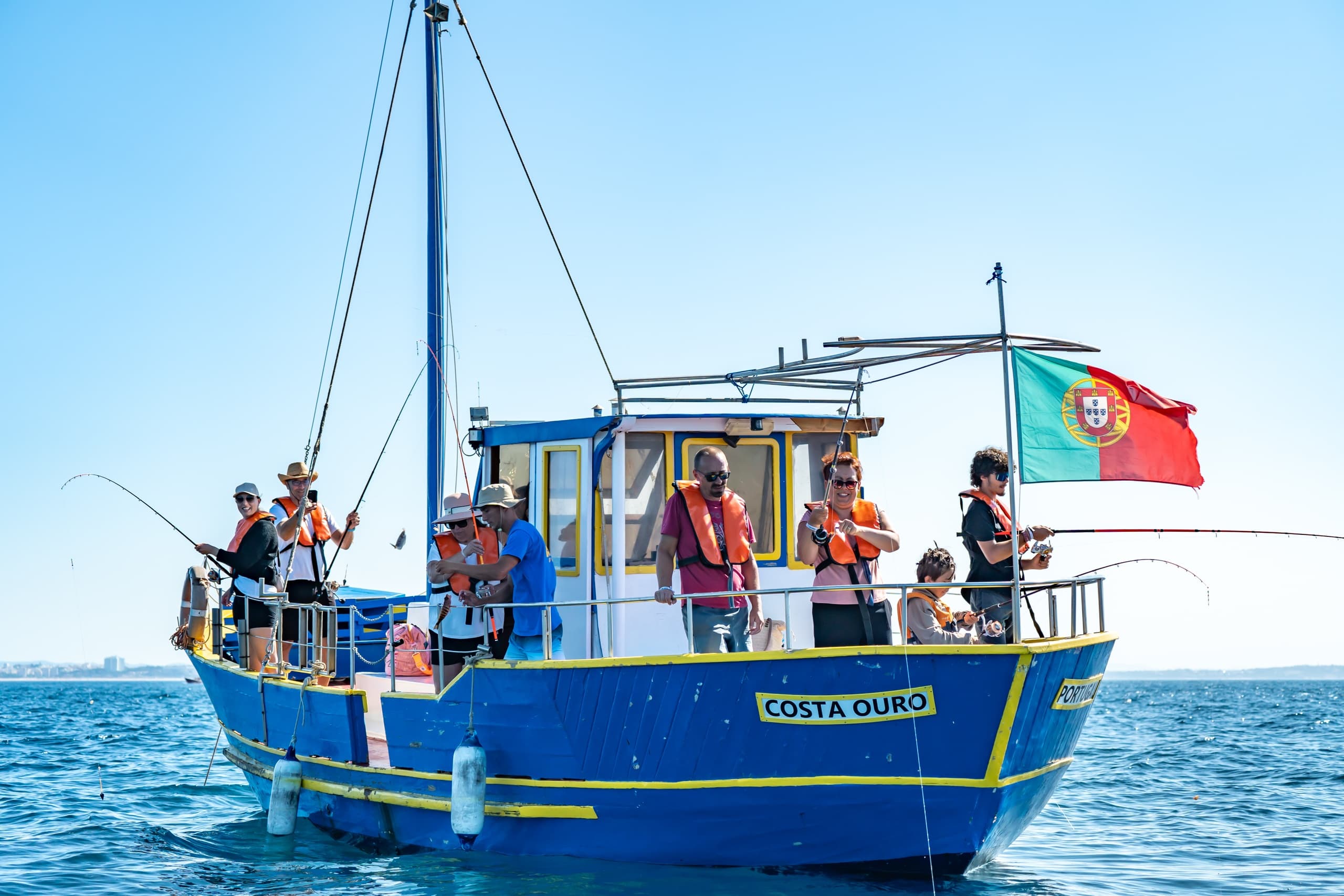 Pesca de Fundo Diurna: A Thrilling Four-Hour Deep-Sea Fishing Adventure in Lagos, Portugal