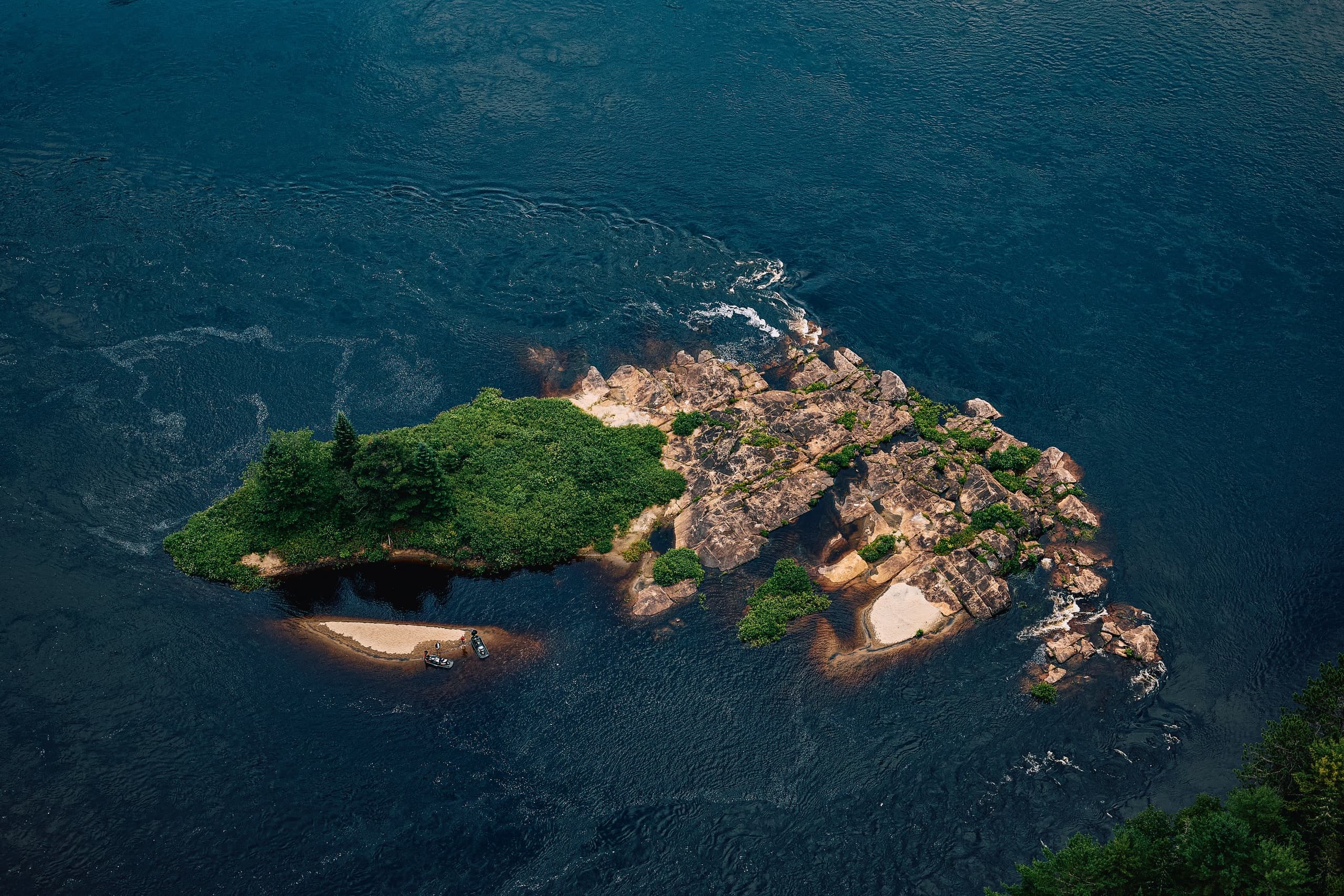 La Mauricie Helicopter Proposal: Private Landing, Champagne & Photographer