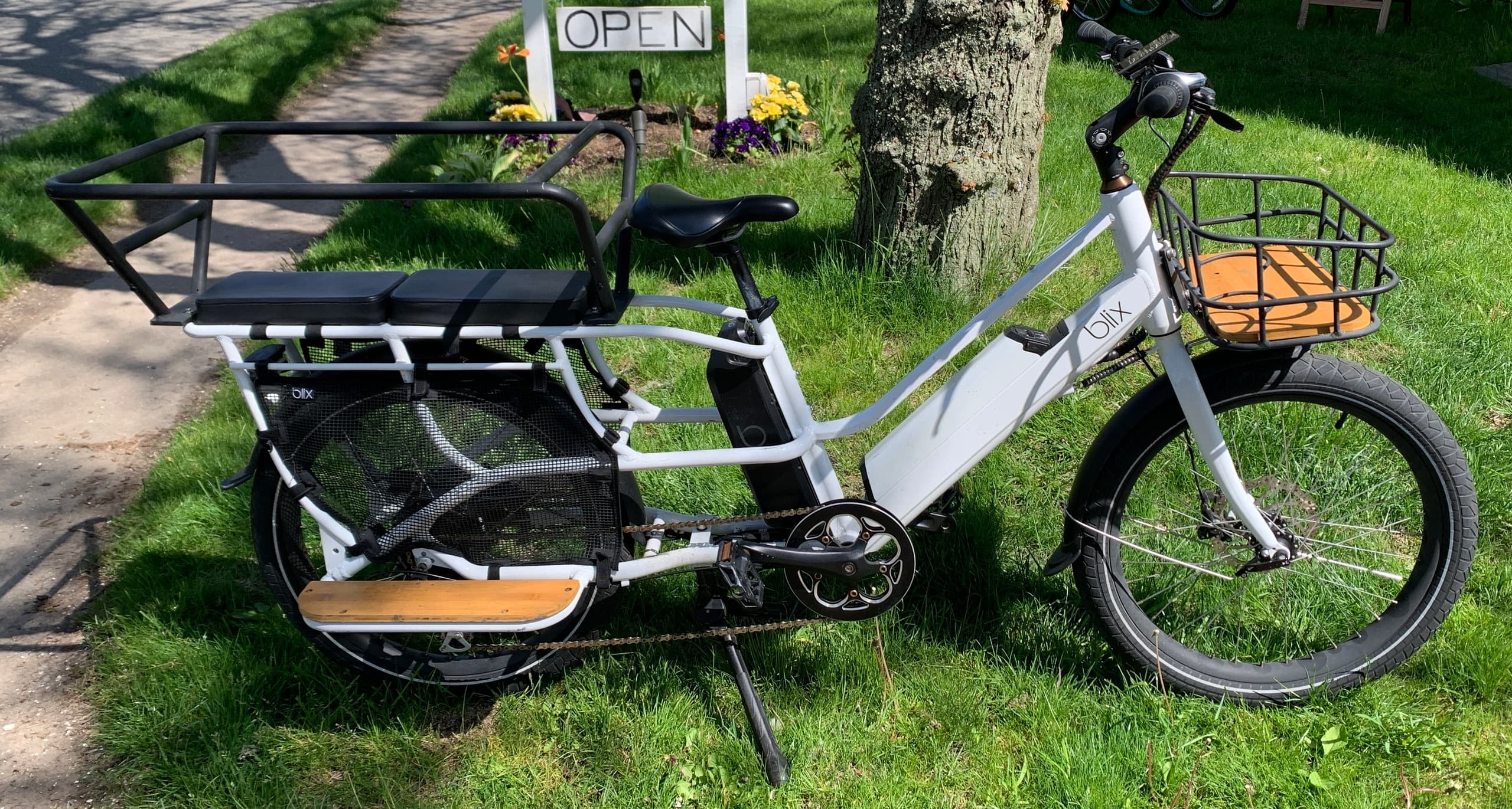 Island Family Adventure with Electric Blix Bike in Edgartown