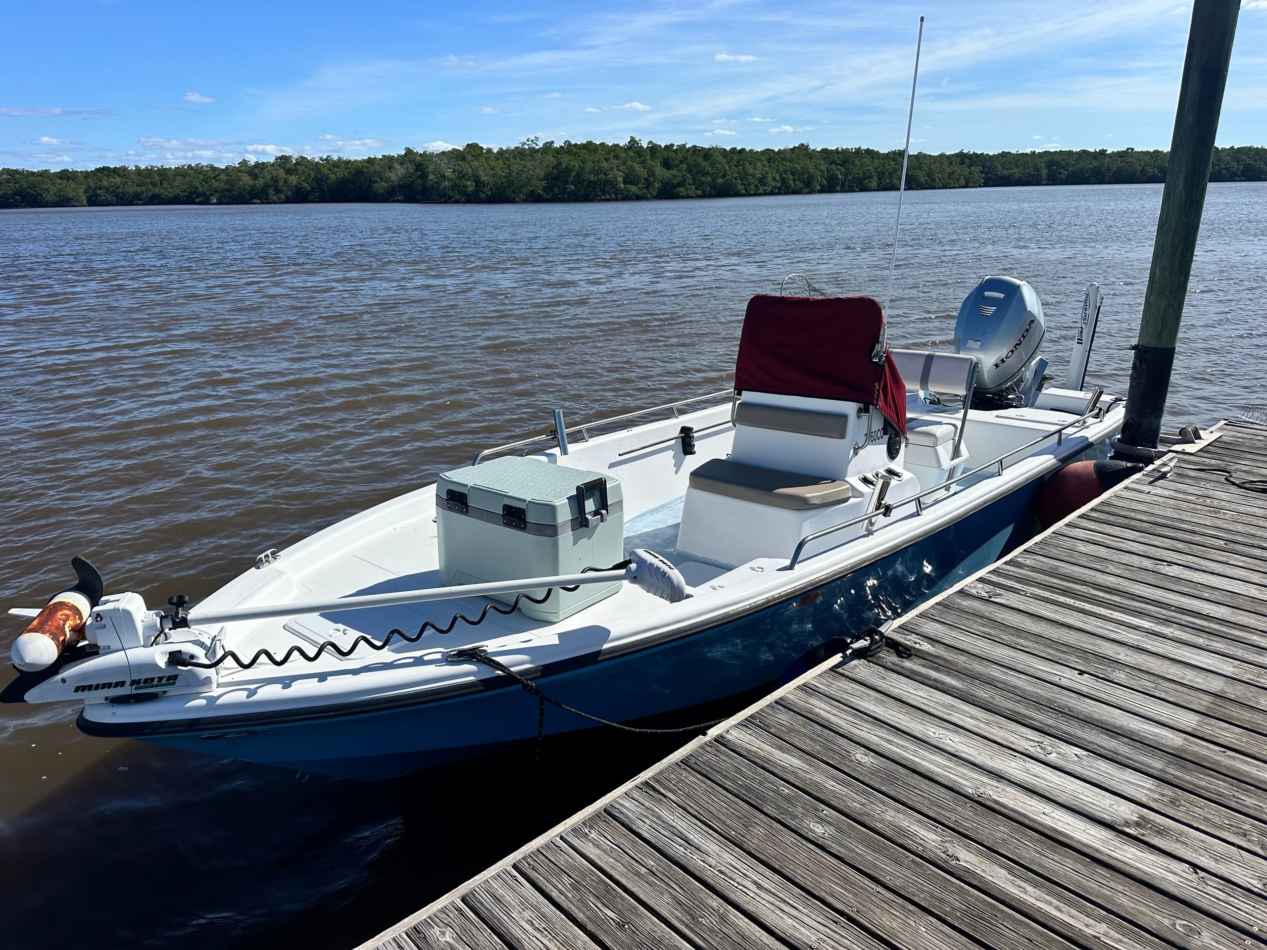 Shallow-Water Freedom: 22ft Bay Boat Rental in Ochopee for Everglades Flats Fishing