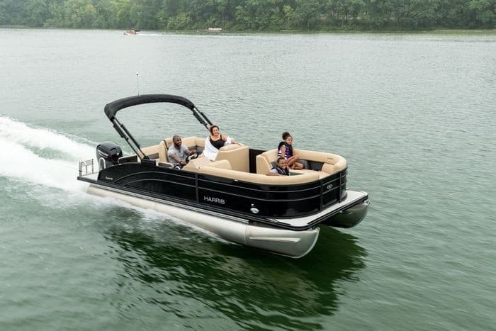 Muskoka Pontoon Escape: Princecraft Vectra 23 RL Cruises from Port Severn