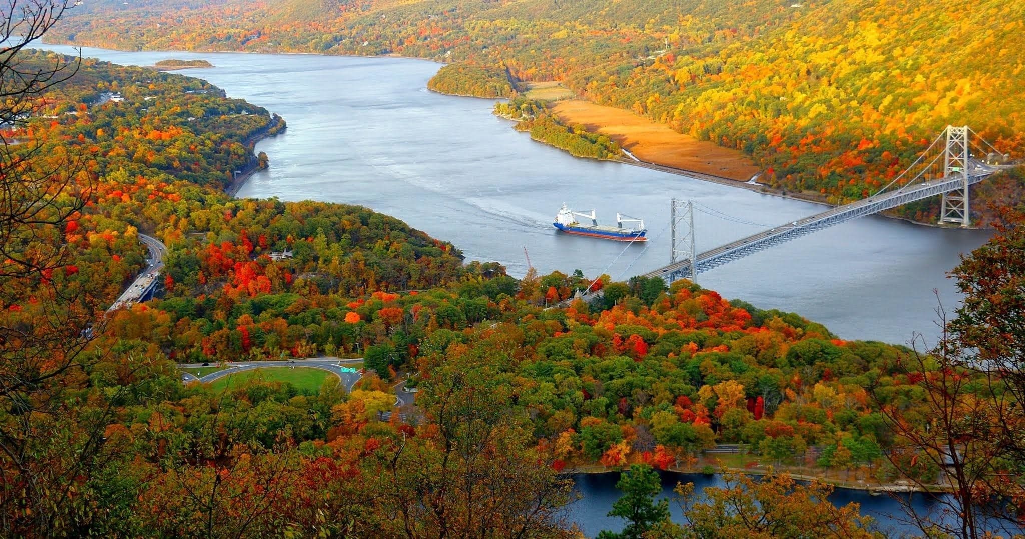 Experience the Magic of Autumn: Fall Foliage Cruise in the Hudson Highlands