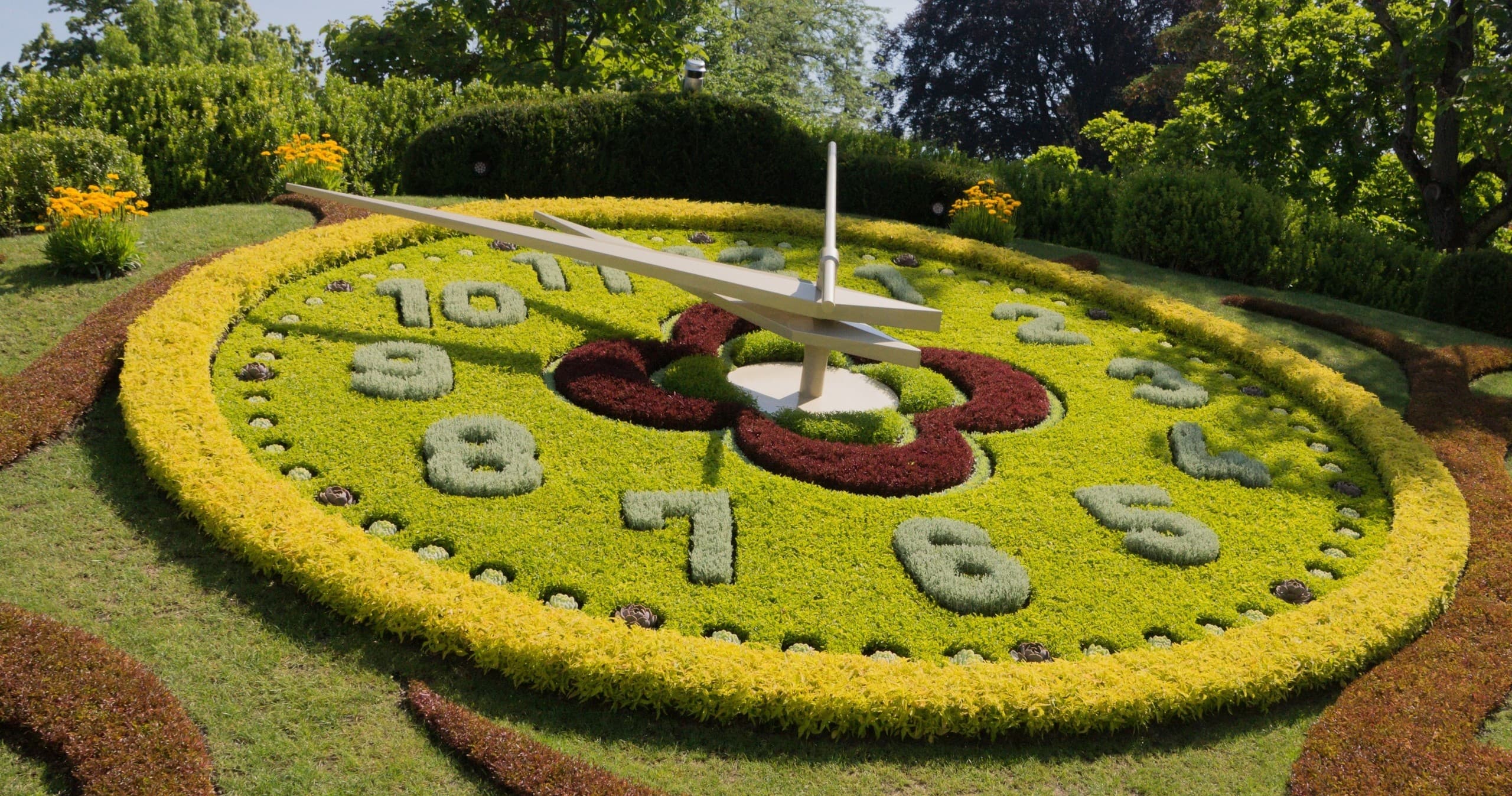 TukTuk Through Time: Geneva's Watchmaking Tour to the Flower Clock & Rolex HQ