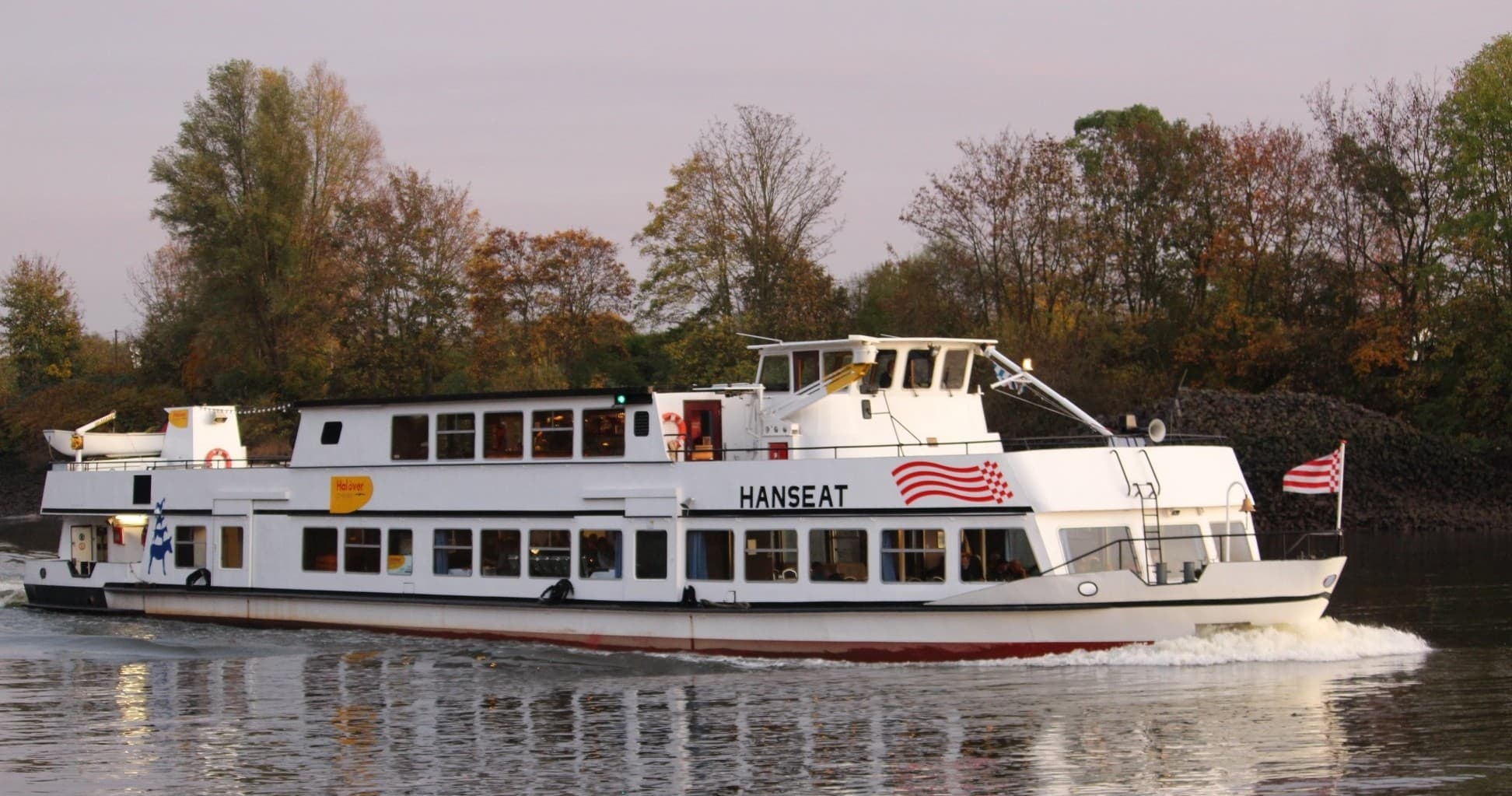 Water-Activities with Hal Över: Scenic Boat Trip from Blumenthal to Farge