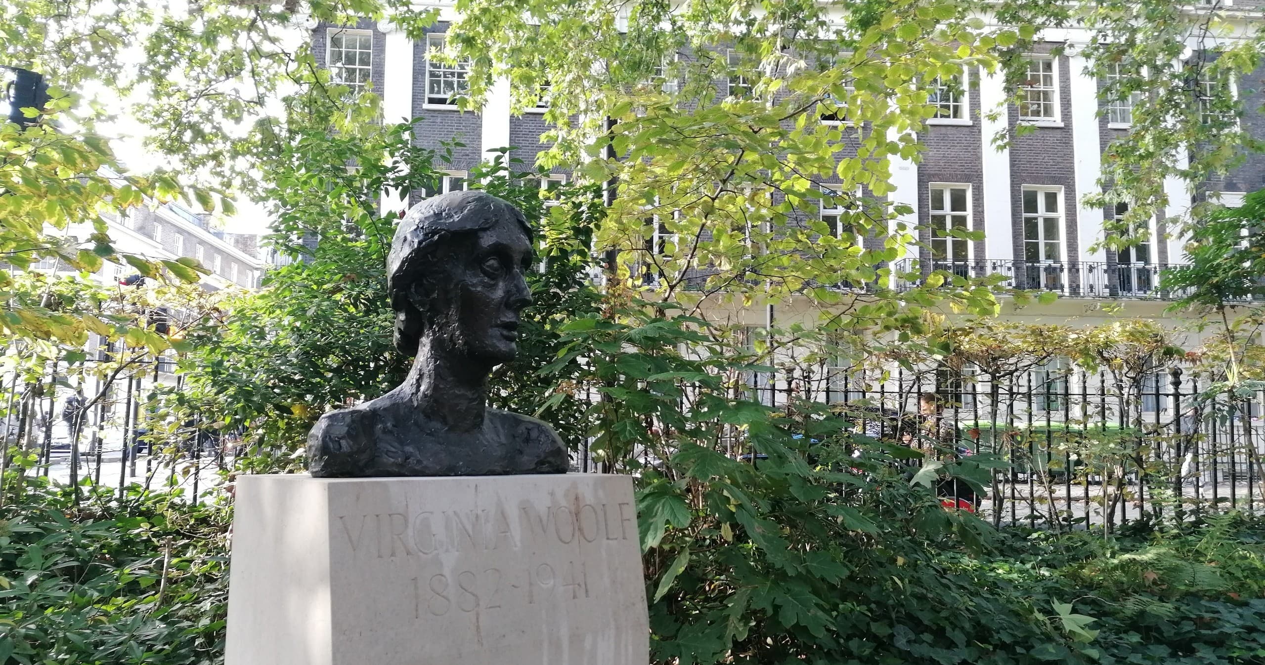 Literary Walking Tour in Bloomsbury with London Literary Tours