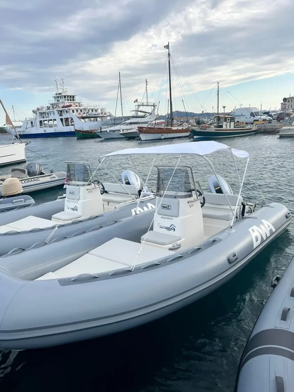 Boat Rental Adventure with Rental Boat Cala Mangiavolpe in La Maddalena