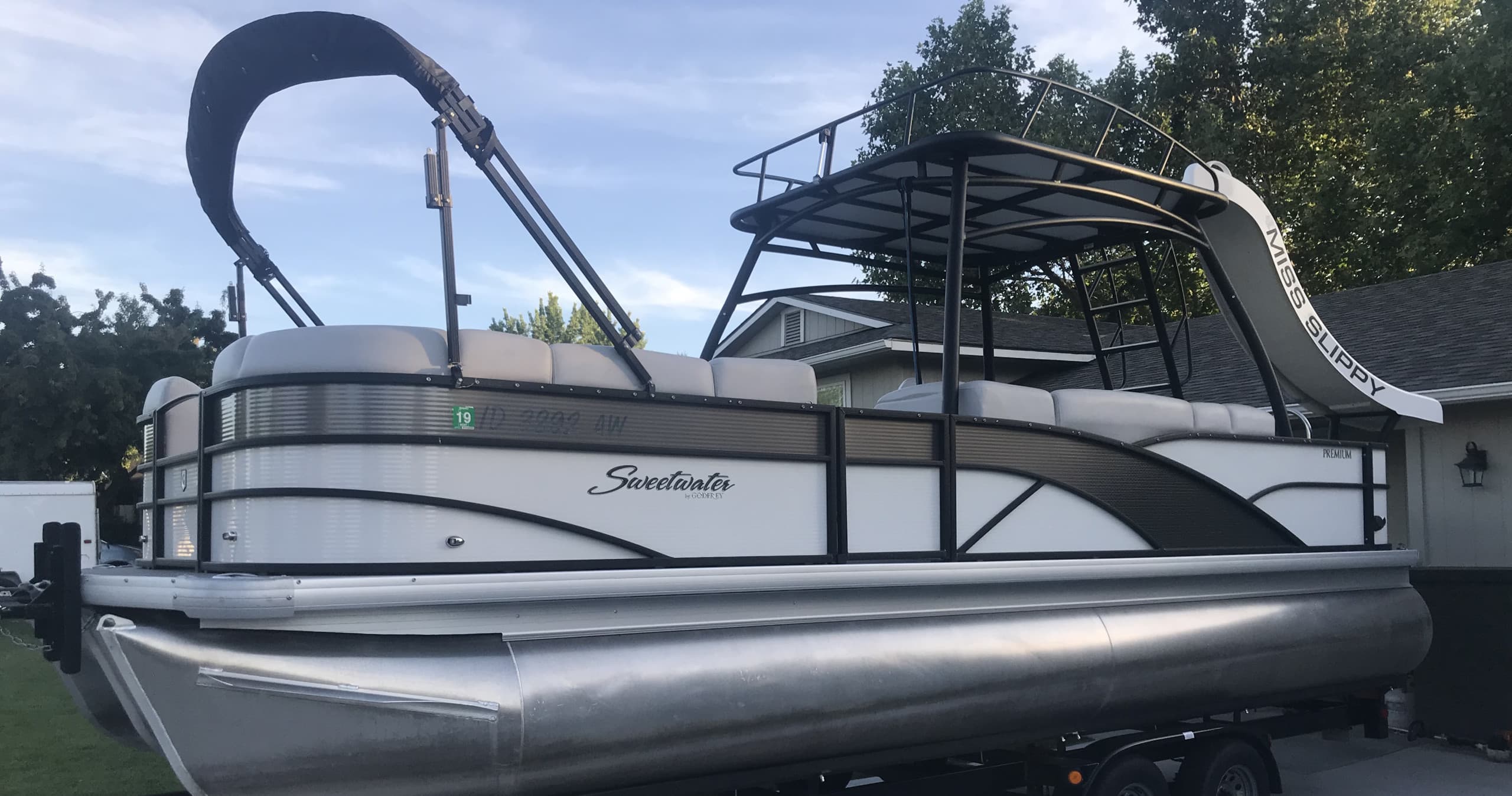 Pontoon Boat Rentals at Lake Cascade with Mountain Meadow Adventure