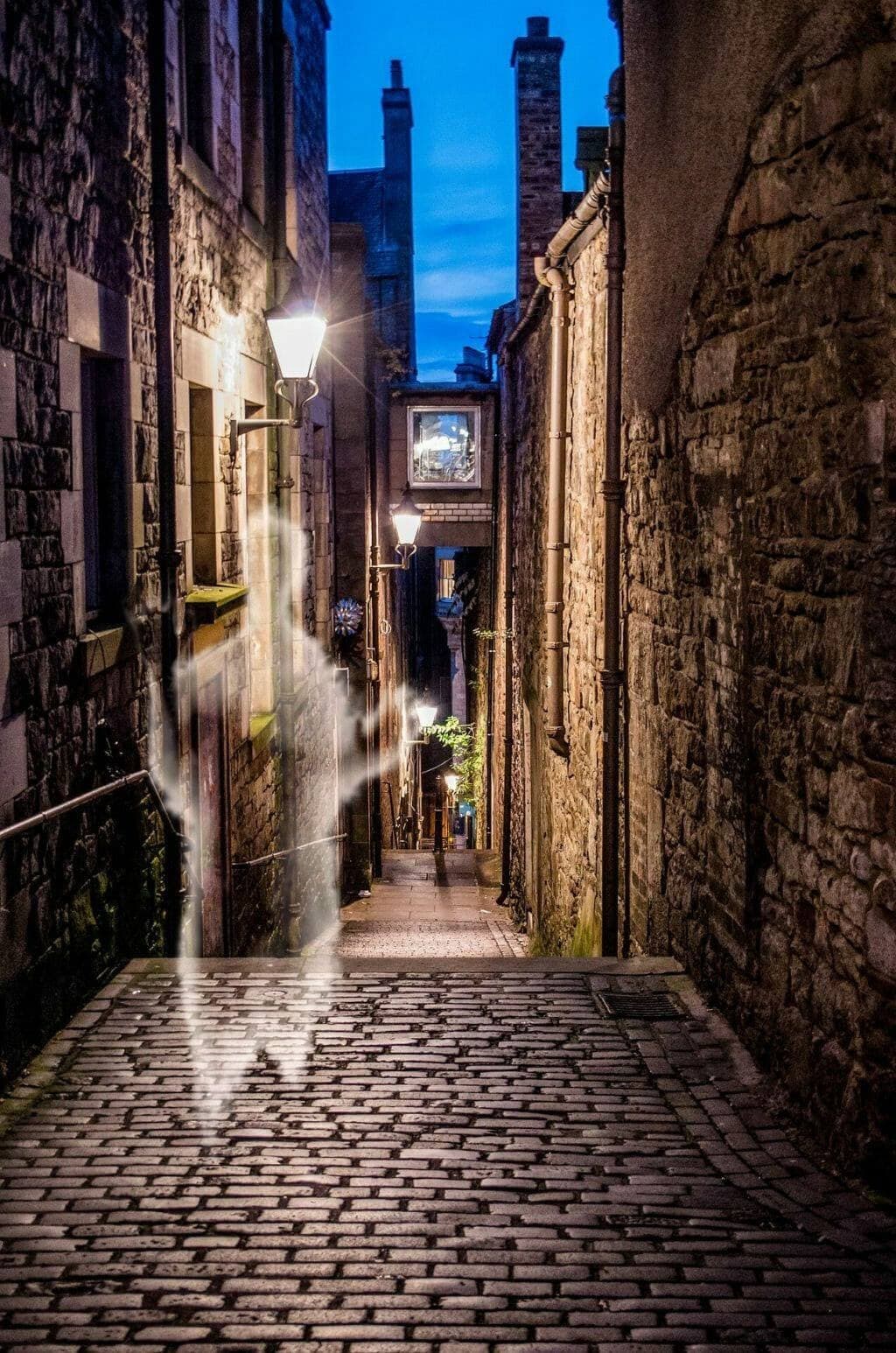 Edinburgh Halloween Ghost Tour with Hi Amy!