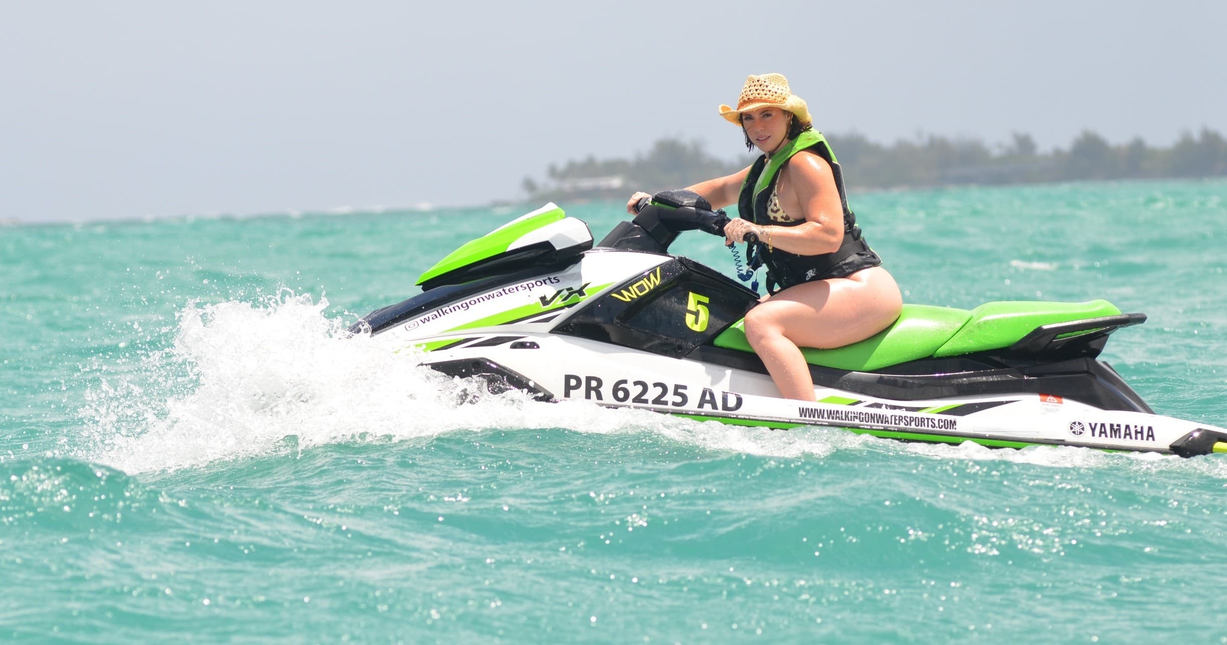 Freestyle Isla Verde: 30-Minute Jet Ski Rush with Old San Juan Views